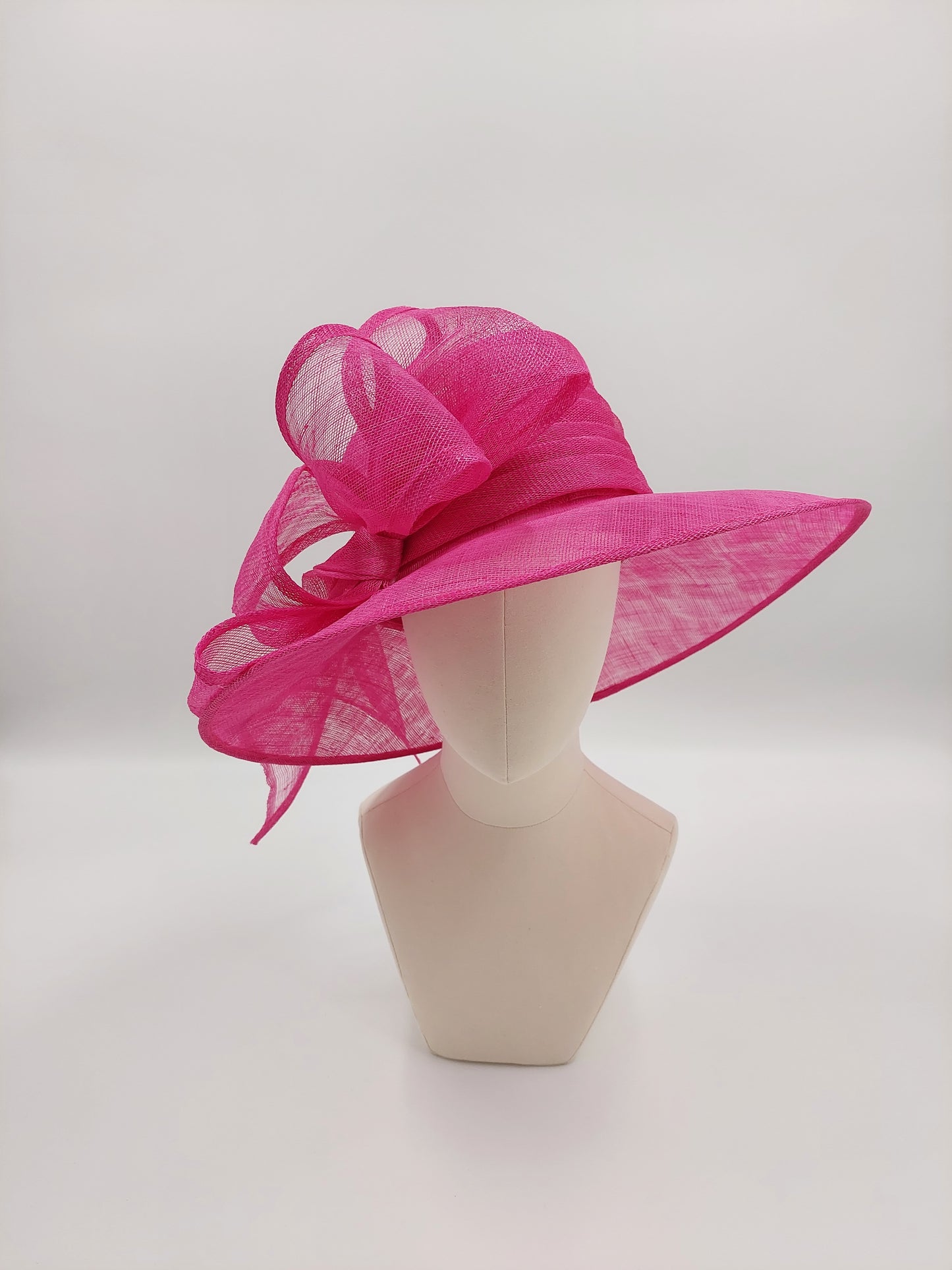 Hat Haven Millinery hat store in Louisville Kentucky, custom hat maker, miller, ladies dress hats, wedding hats, Kentucky Derby hats, fascinators, hatinators, men's hats, hat bands, Ascot hats, fashion on the field, race day hats.