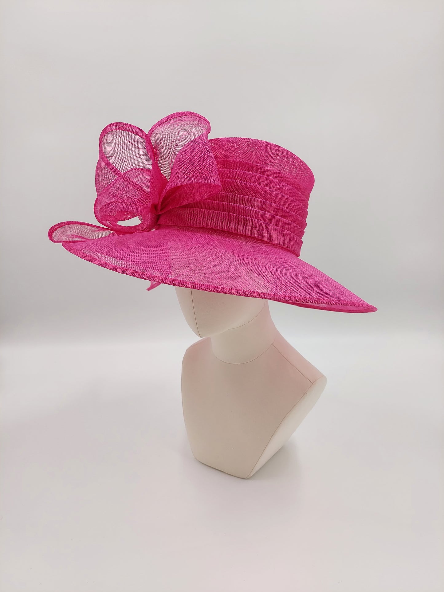 Hat Haven Millinery hat store in Louisville Kentucky, custom hat maker, miller, ladies dress hats, wedding hats, Kentucky Derby hats, fascinators, hatinators, men's hats, hat bands, Ascot hats, fashion on the field, race day hats.