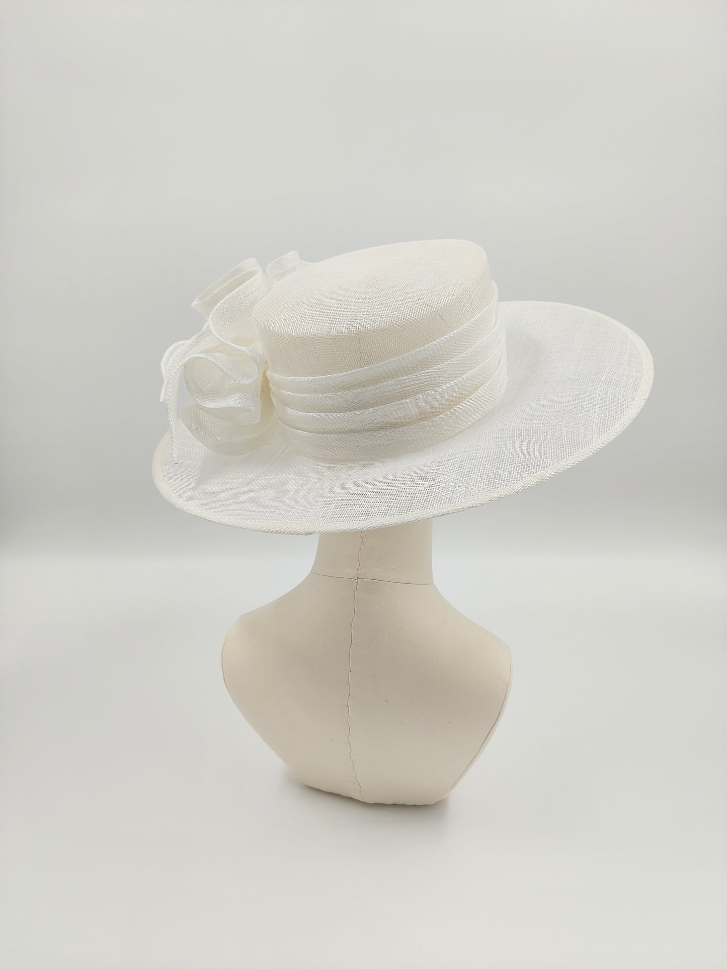 Hat Haven Millinery hat store in Louisville Kentucky, custom hat maker, miller, ladies dress hats, wedding hats, Kentucky Derby hats, fascinators, hatinators, men's hats, hat bands, Ascot hats, fashion on the field, race day hats.