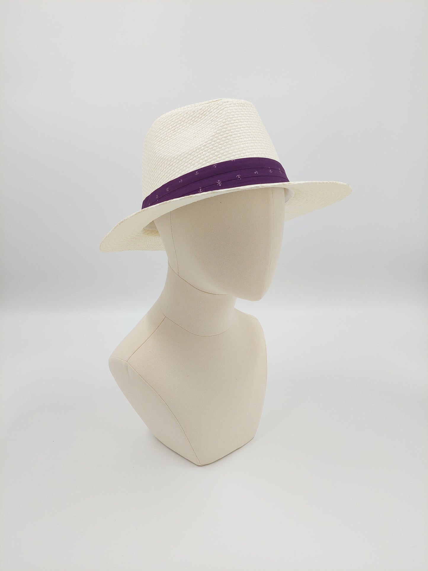 Hat Haven Millinery hat store in Louisville Kentucky, custom hat maker, miller, ladies dress hats, wedding hats, Kentucky Derby hats, fascinators, hatinators, men's hats, hat bands, Ascot hats, fashion on the field, race day hats.