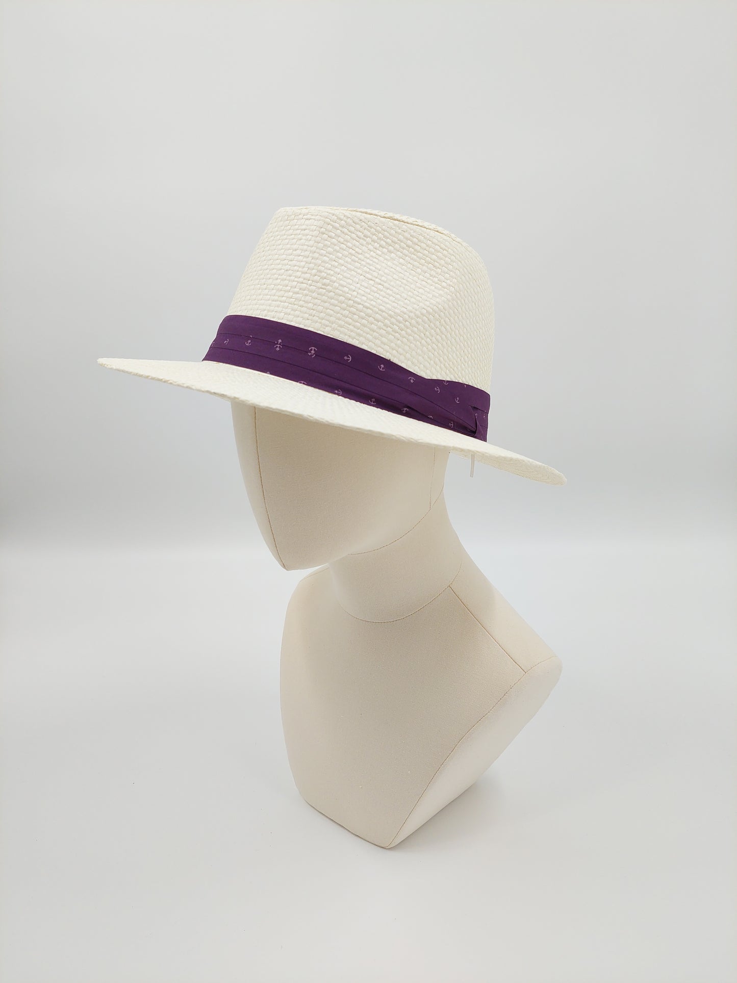 Hat Haven Millinery hat store in Louisville Kentucky, custom hat maker, miller, ladies dress hats, wedding hats, Kentucky Derby hats, fascinators, hatinators, men's hats, hat bands, Ascot hats, fashion on the field, race day hats.
