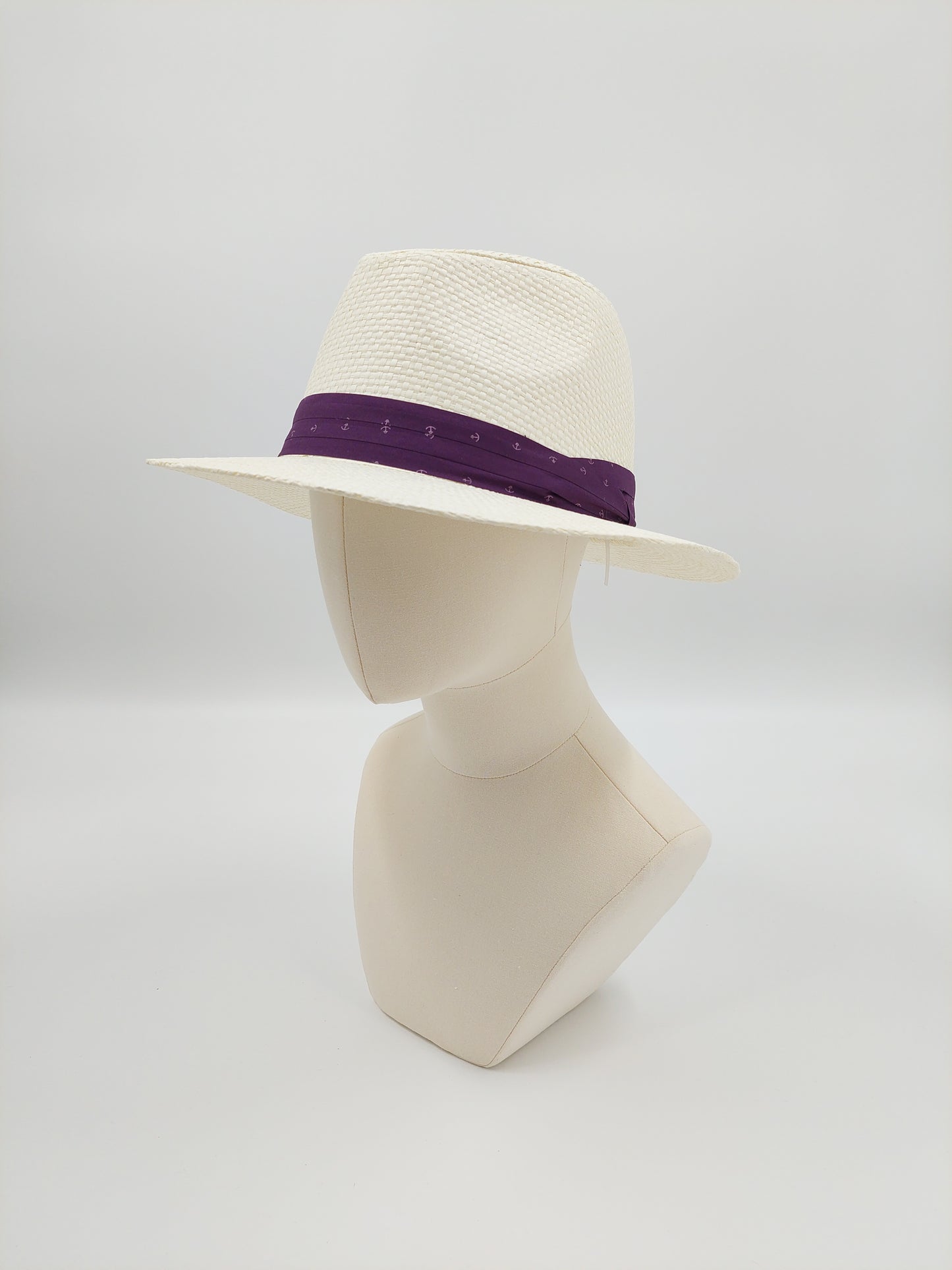 Hat Haven Millinery hat store in Louisville Kentucky, custom hat maker, miller, ladies dress hats, wedding hats, Kentucky Derby hats, fascinators, hatinators, men's hats, hat bands, Ascot hats, fashion on the field, race day hats.