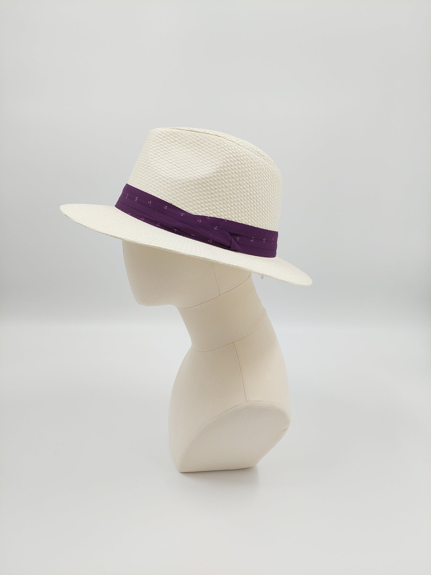 Hat Haven Millinery hat store in Louisville Kentucky, custom hat maker, miller, ladies dress hats, wedding hats, Kentucky Derby hats, fascinators, hatinators, men's hats, hat bands, Ascot hats, fashion on the field, race day hats.