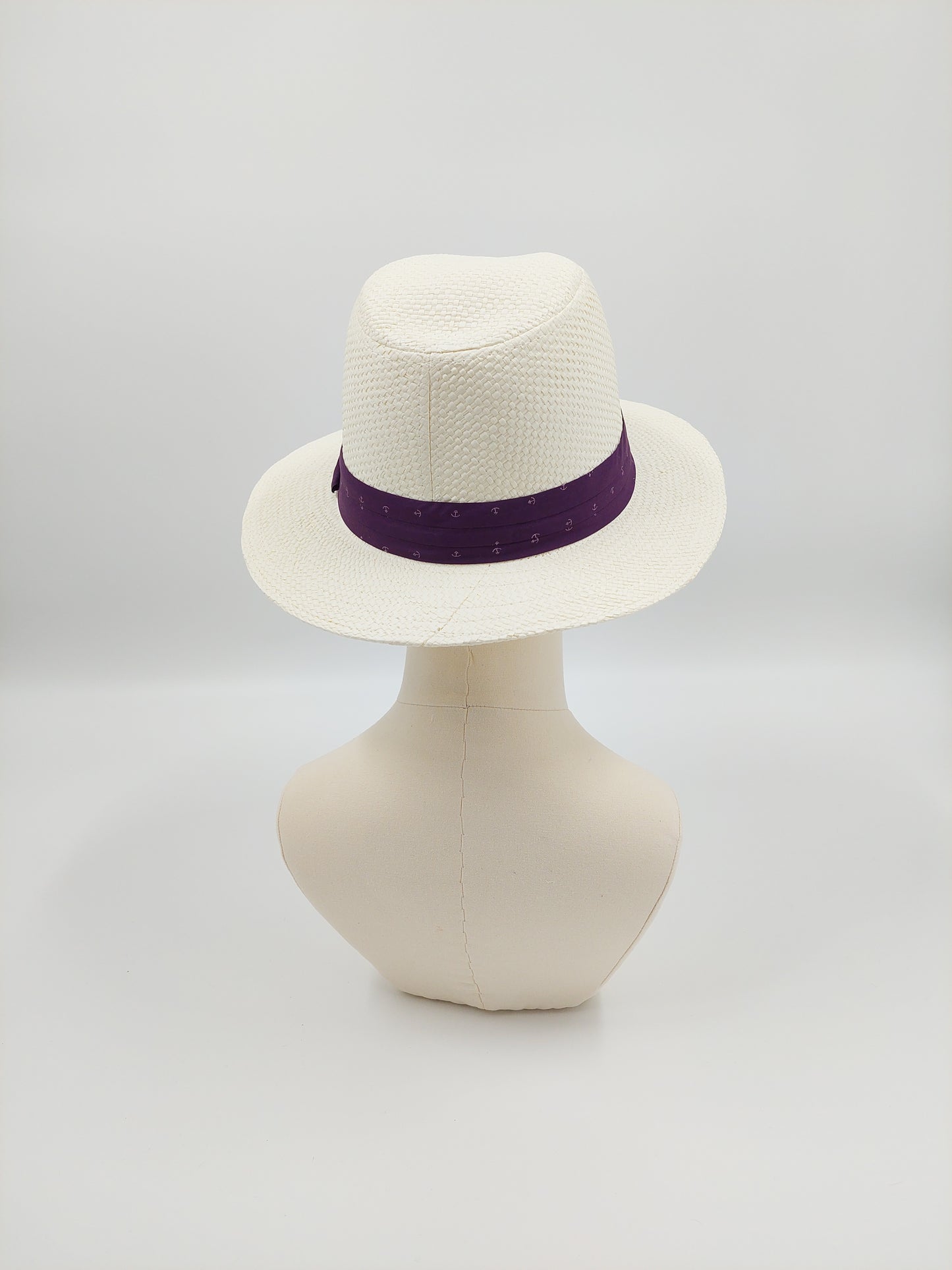Hat Haven Millinery hat store in Louisville Kentucky, custom hat maker, miller, ladies dress hats, wedding hats, Kentucky Derby hats, fascinators, hatinators, men's hats, hat bands, Ascot hats, fashion on the field, race day hats.
