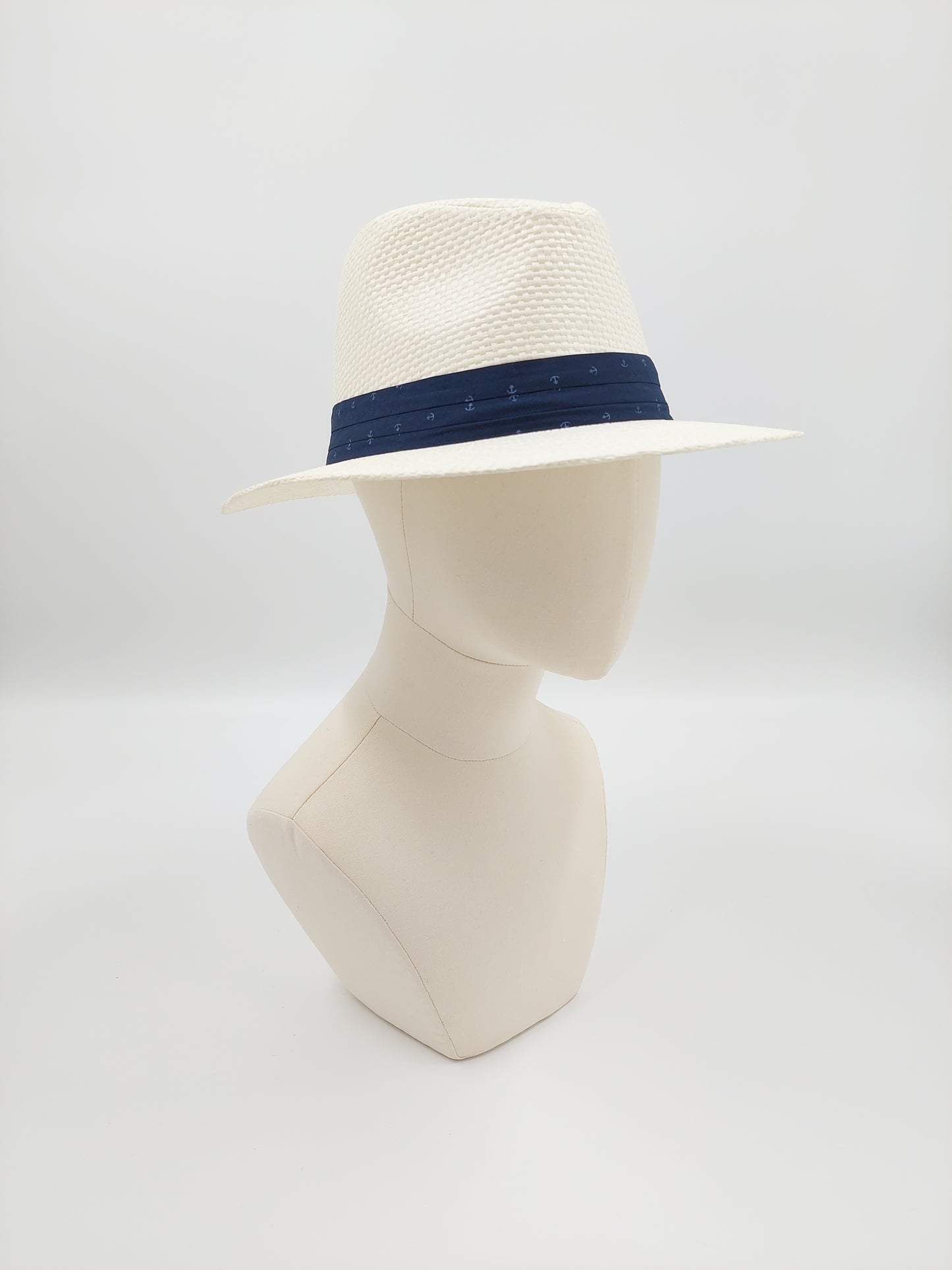 Hat Haven Millinery hat store in Louisville Kentucky, custom hat maker, miller, ladies dress hats, wedding hats, Kentucky Derby hats, fascinators, hatinators, men's hats, hat bands, Ascot hats, fashion on the field, race day hats.
