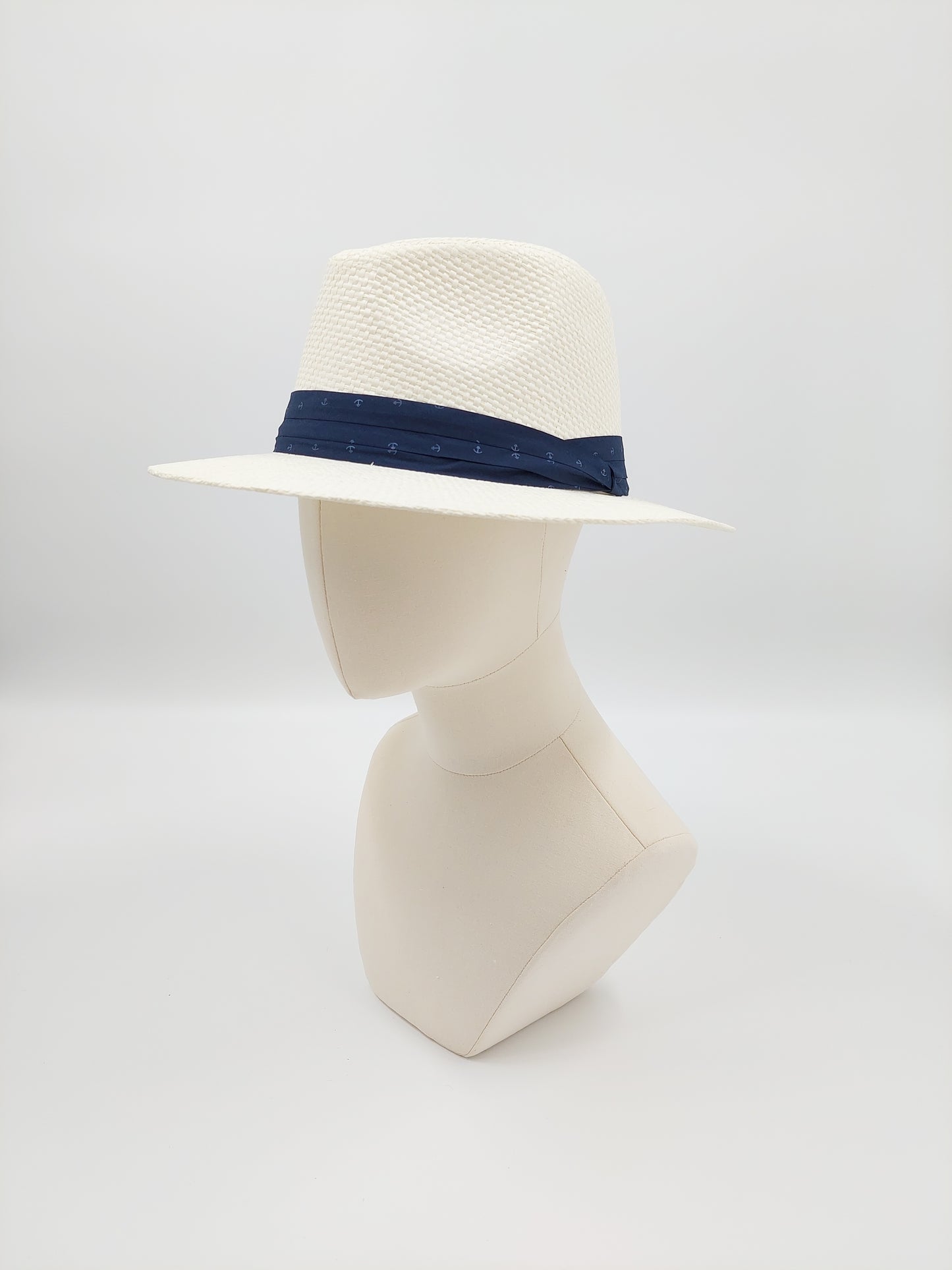 Hat Haven Millinery hat store in Louisville Kentucky, custom hat maker, miller, ladies dress hats, wedding hats, Kentucky Derby hats, fascinators, hatinators, men's hats, hat bands, Ascot hats, fashion on the field, race day hats.