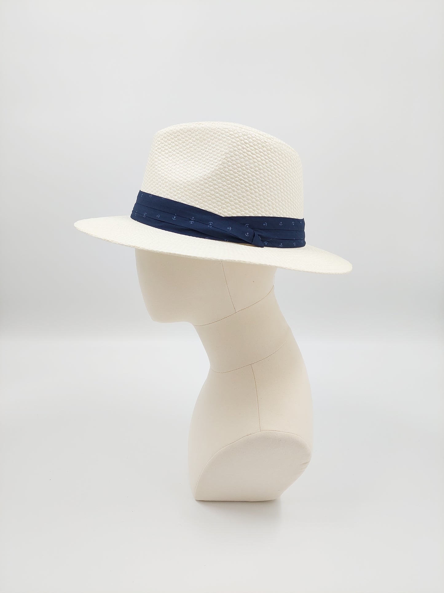 Hat Haven Millinery hat store in Louisville Kentucky, custom hat maker, miller, ladies dress hats, wedding hats, Kentucky Derby hats, fascinators, hatinators, men's hats, hat bands, Ascot hats, fashion on the field, race day hats.