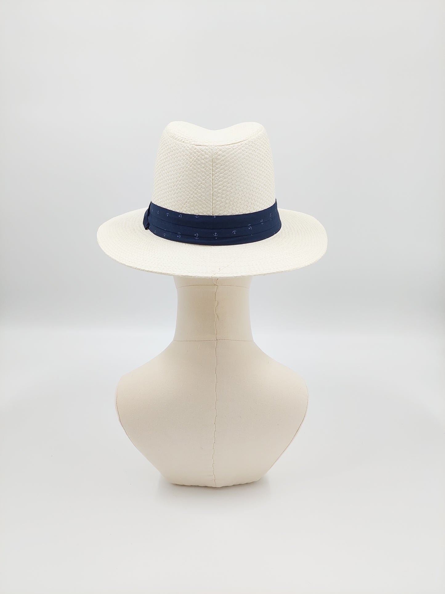 Hat Haven Millinery hat store in Louisville Kentucky, custom hat maker, miller, ladies dress hats, wedding hats, Kentucky Derby hats, fascinators, hatinators, men's hats, hat bands, Ascot hats, fashion on the field, race day hats.