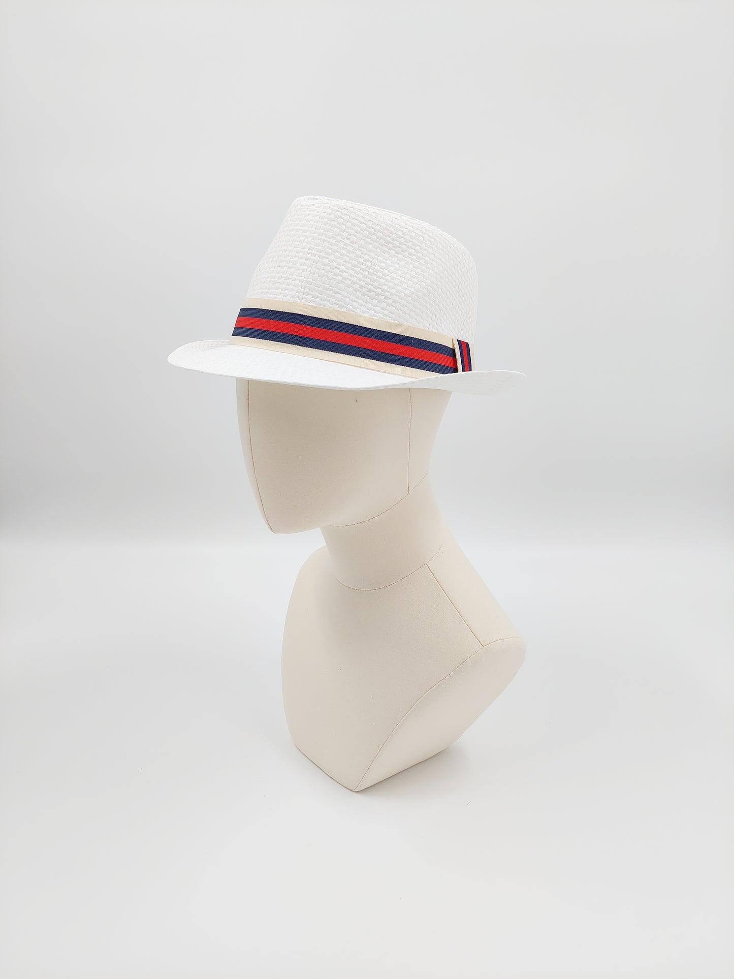 Hat Haven Millinery hat store in Louisville Kentucky, custom hat maker, miller, ladies dress hats, wedding hats, Kentucky Derby hats, fascinators, hatinators, men's hats, hat bands, Ascot hats, fashion on the field, race day hats.