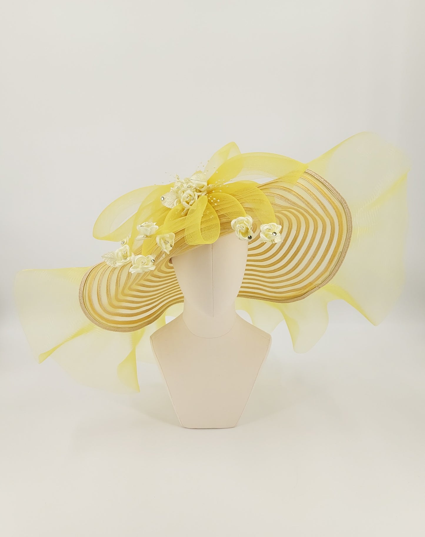 Hat Haven Millinery hat store in Louisville Kentucky, custom hat maker, miller, ladies dress hats, wedding hats, Kentucky Derby hats, fascinators, hatinators, men's hats, hat bands, Ascot hats, fashion on the field, race day hats.