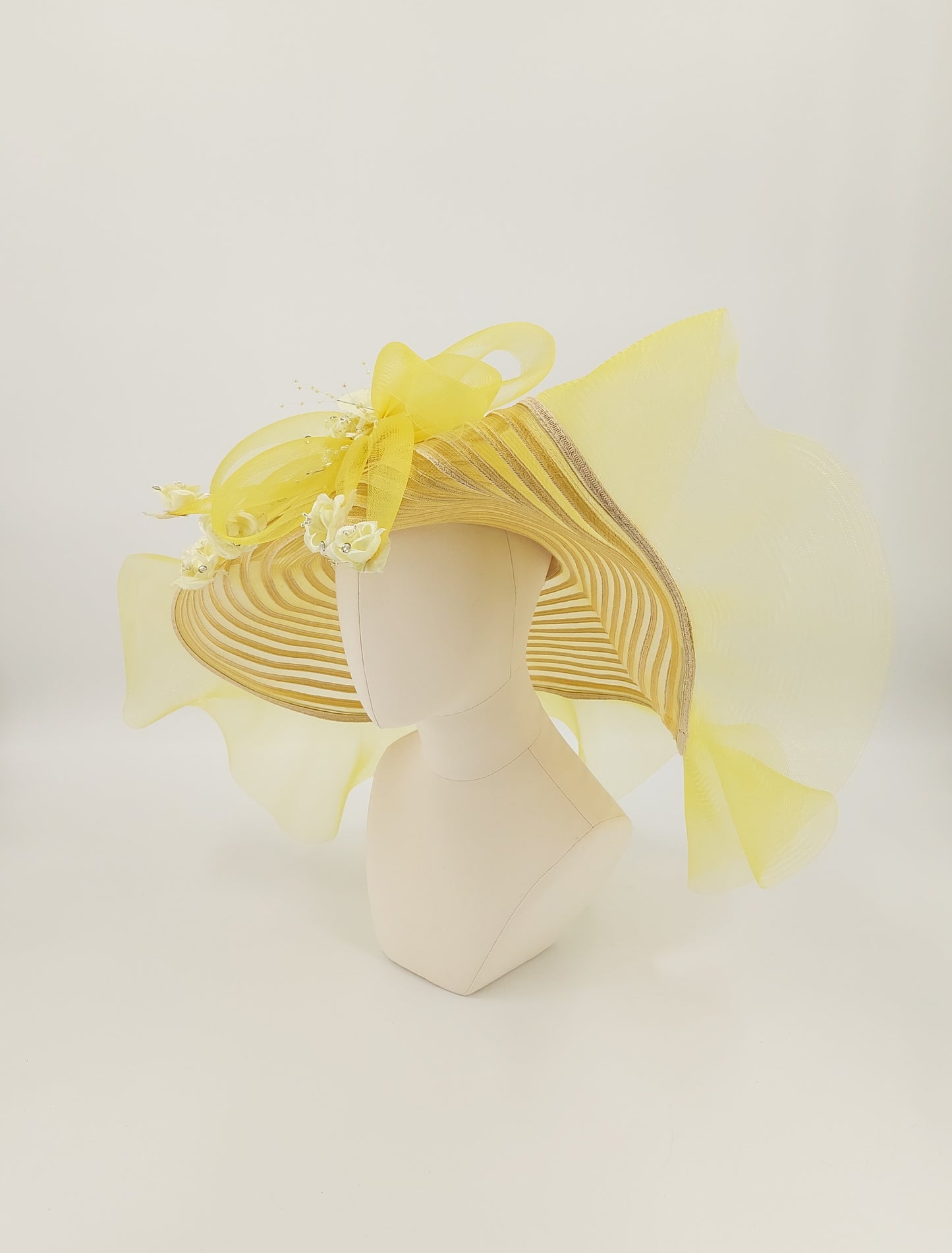 Hat Haven Millinery hat store in Louisville Kentucky, custom hat maker, miller, ladies dress hats, wedding hats, Kentucky Derby hats, fascinators, hatinators, men's hats, hat bands, Ascot hats, fashion on the field, race day hats.