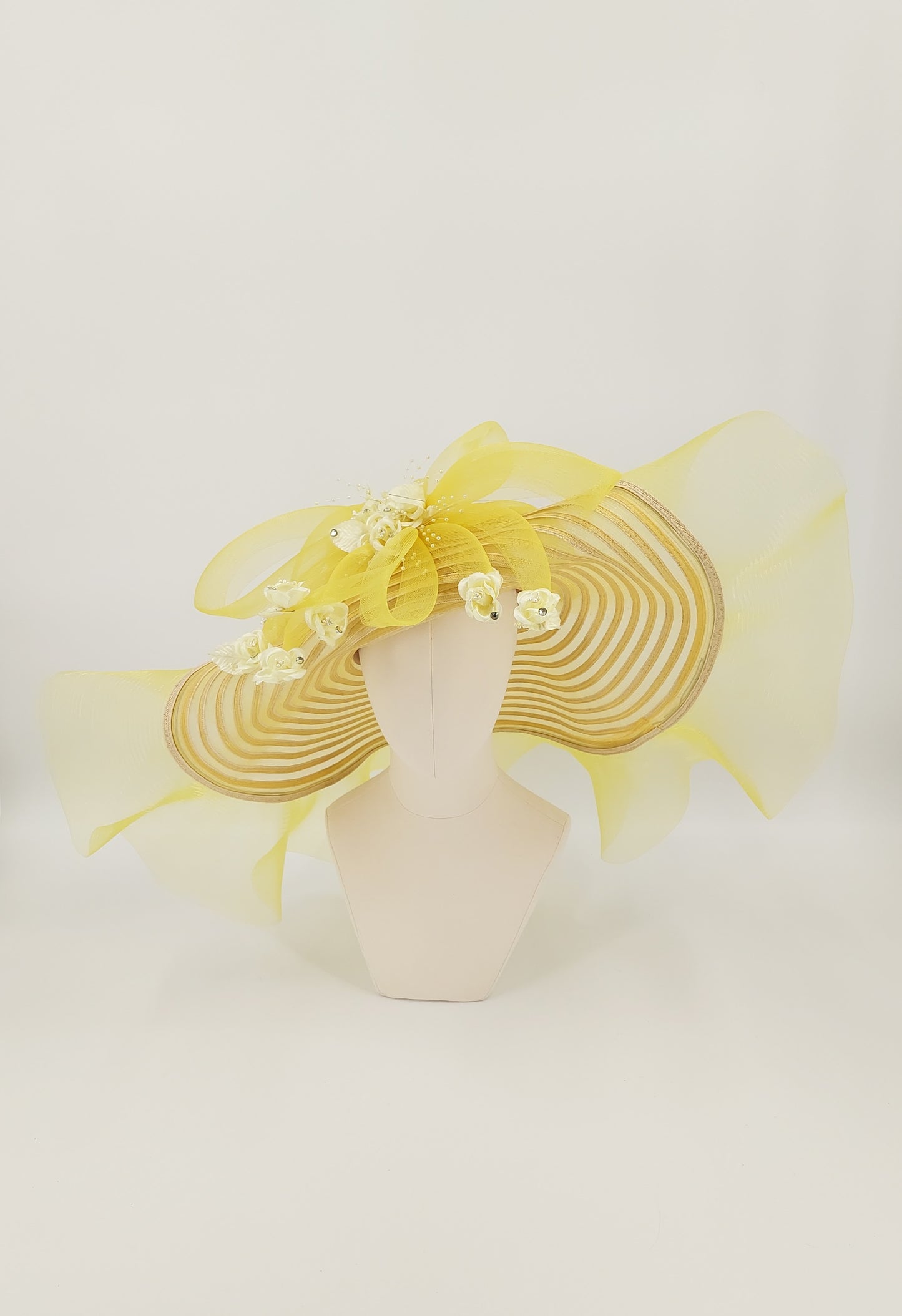 Hat Haven Millinery hat store in Louisville Kentucky, custom hat maker, miller, ladies dress hats, wedding hats, Kentucky Derby hats, fascinators, hatinators, men's hats, hat bands, Ascot hats, fashion on the field, race day hats.