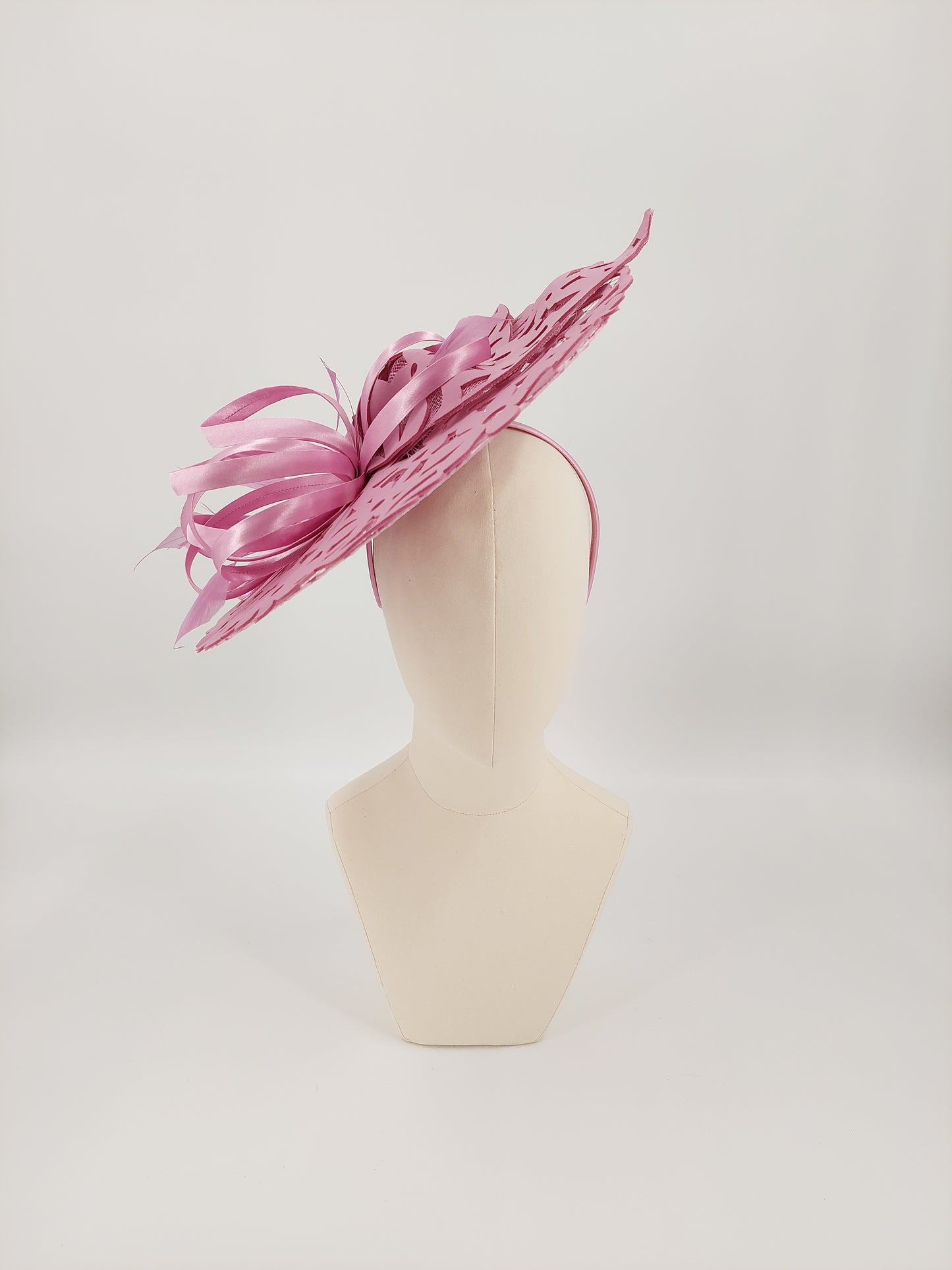Hat Haven Millinery hat store in Louisville Kentucky, custom hat maker, miller, ladies dress hats, wedding hats, Kentucky Derby hats, fascinators, hatinators, men's hats, hat bands, Ascot hats, fashion on the field, race day hats.