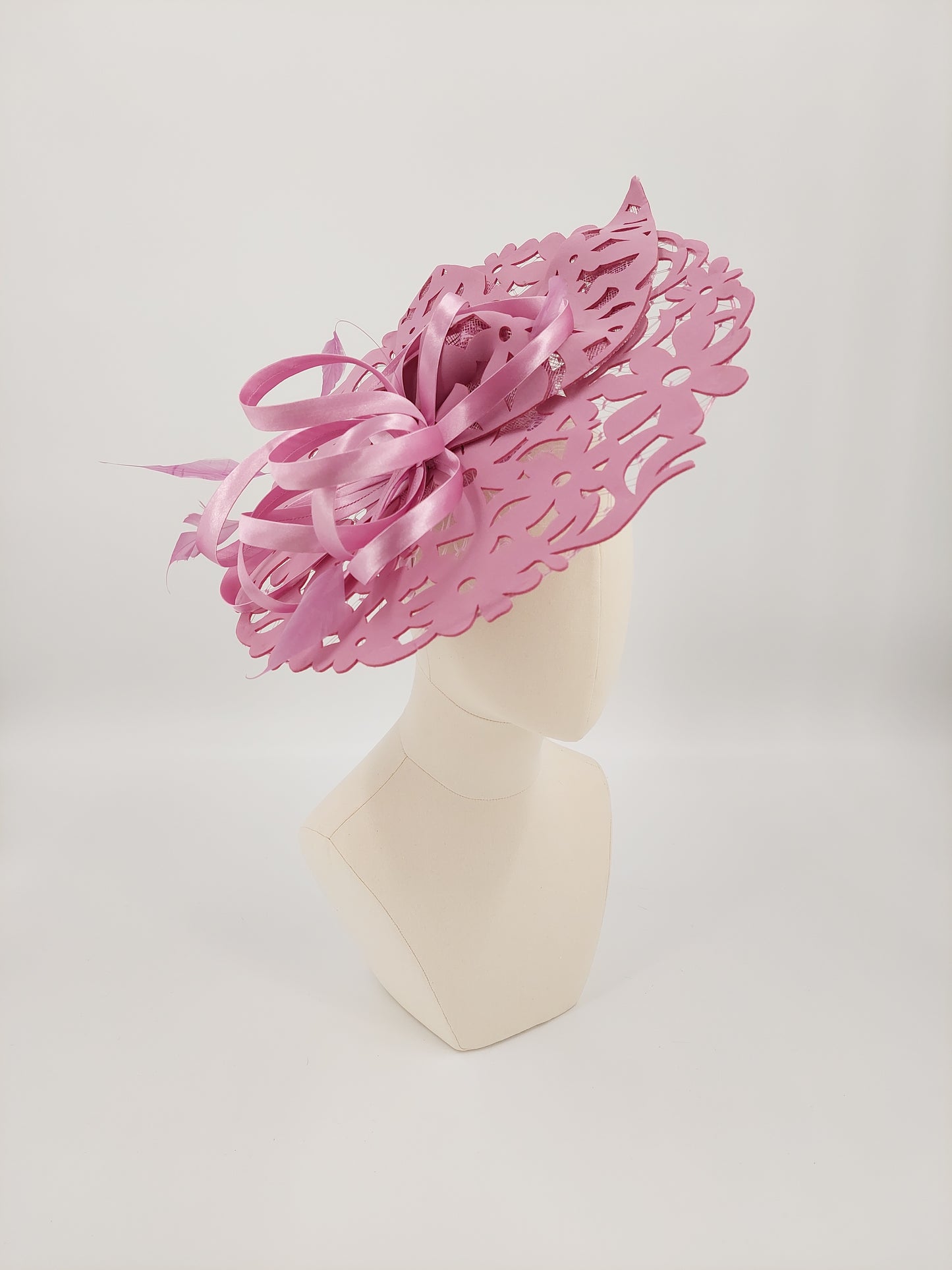 Hat Haven Millinery hat store in Louisville Kentucky, custom hat maker, miller, ladies dress hats, wedding hats, Kentucky Derby hats, fascinators, hatinators, men's hats, hat bands, Ascot hats, fashion on the field, race day hats.