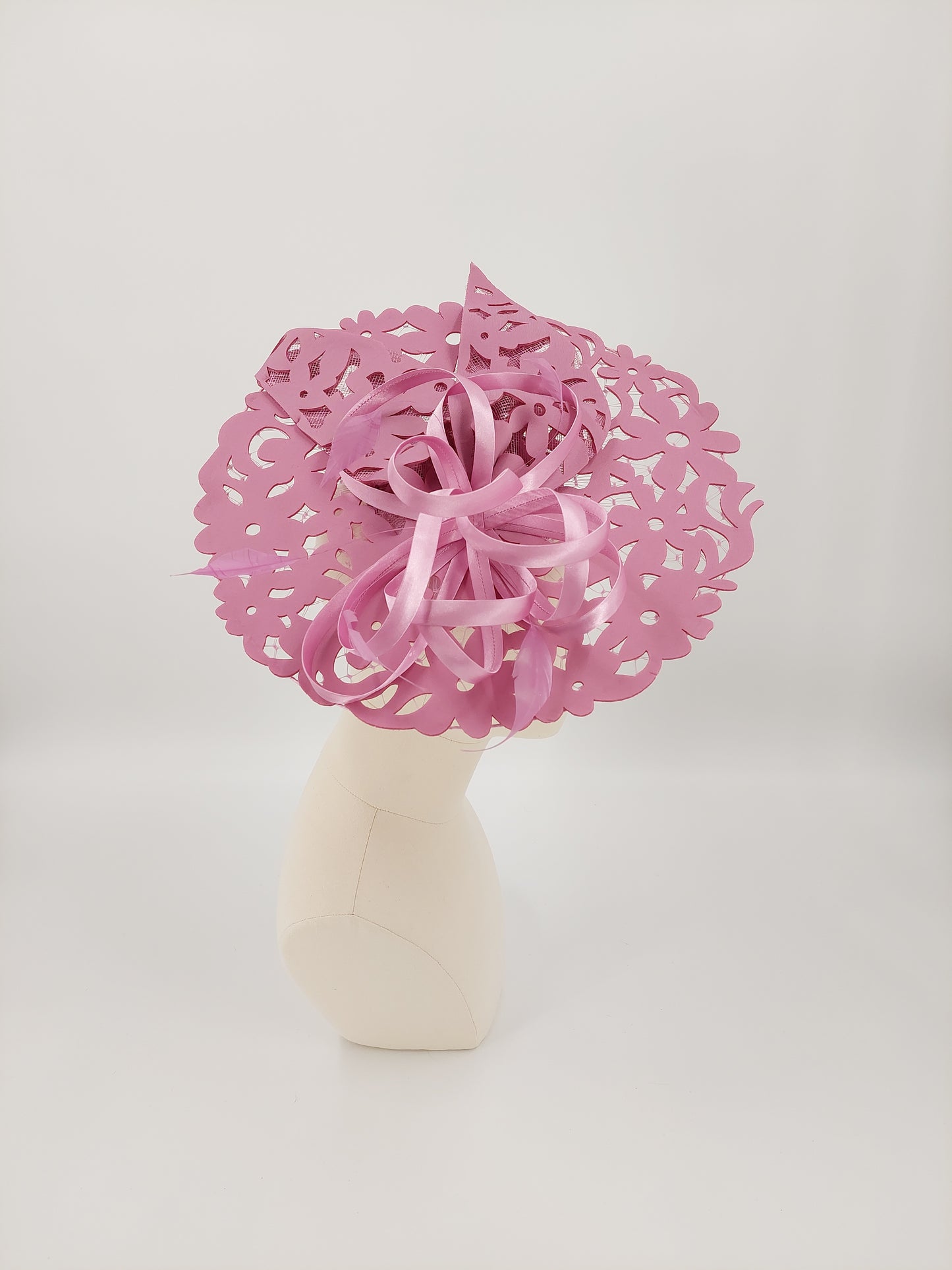 Hat Haven Millinery hat store in Louisville Kentucky, custom hat maker, miller, ladies dress hats, wedding hats, Kentucky Derby hats, fascinators, hatinators, men's hats, hat bands, Ascot hats, fashion on the field, race day hats.