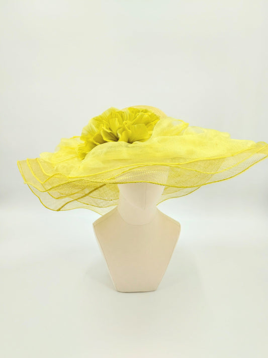 Hat Haven Millinery hat store in Louisville Kentucky, custom hat maker, miller, ladies dress hats, wedding hats, Kentucky Derby hats, fascinators, hatinators, men's hats, hat bands, Ascot hats, fashion on the field, race day hats.