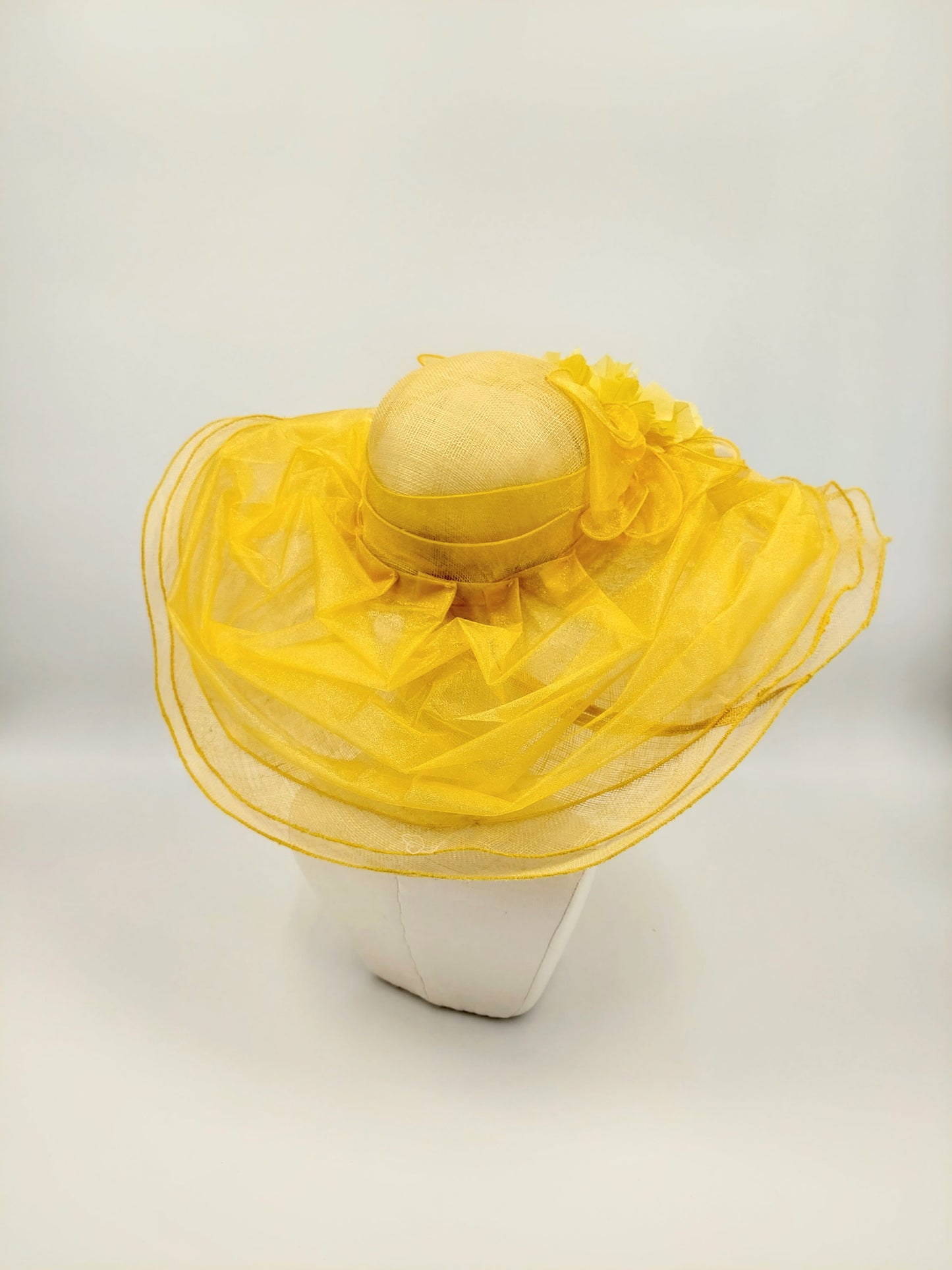 Hat Haven Millinery hat store in Louisville Kentucky, custom hat maker, miller, ladies dress hats, wedding hats, Kentucky Derby hats, fascinators, hatinators, men's hats, hat bands, Ascot hats, fashion on the field, race day hats.