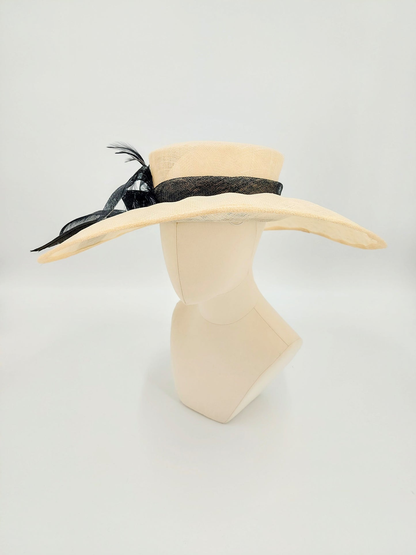 Hat Haven Millinery hat store in Louisville Kentucky, custom hat maker, miller, ladies dress hats, wedding hats, Kentucky Derby hats, fascinators, hatinators, men's hats, hat bands, Ascot hats, fashion on the field, race day hats.