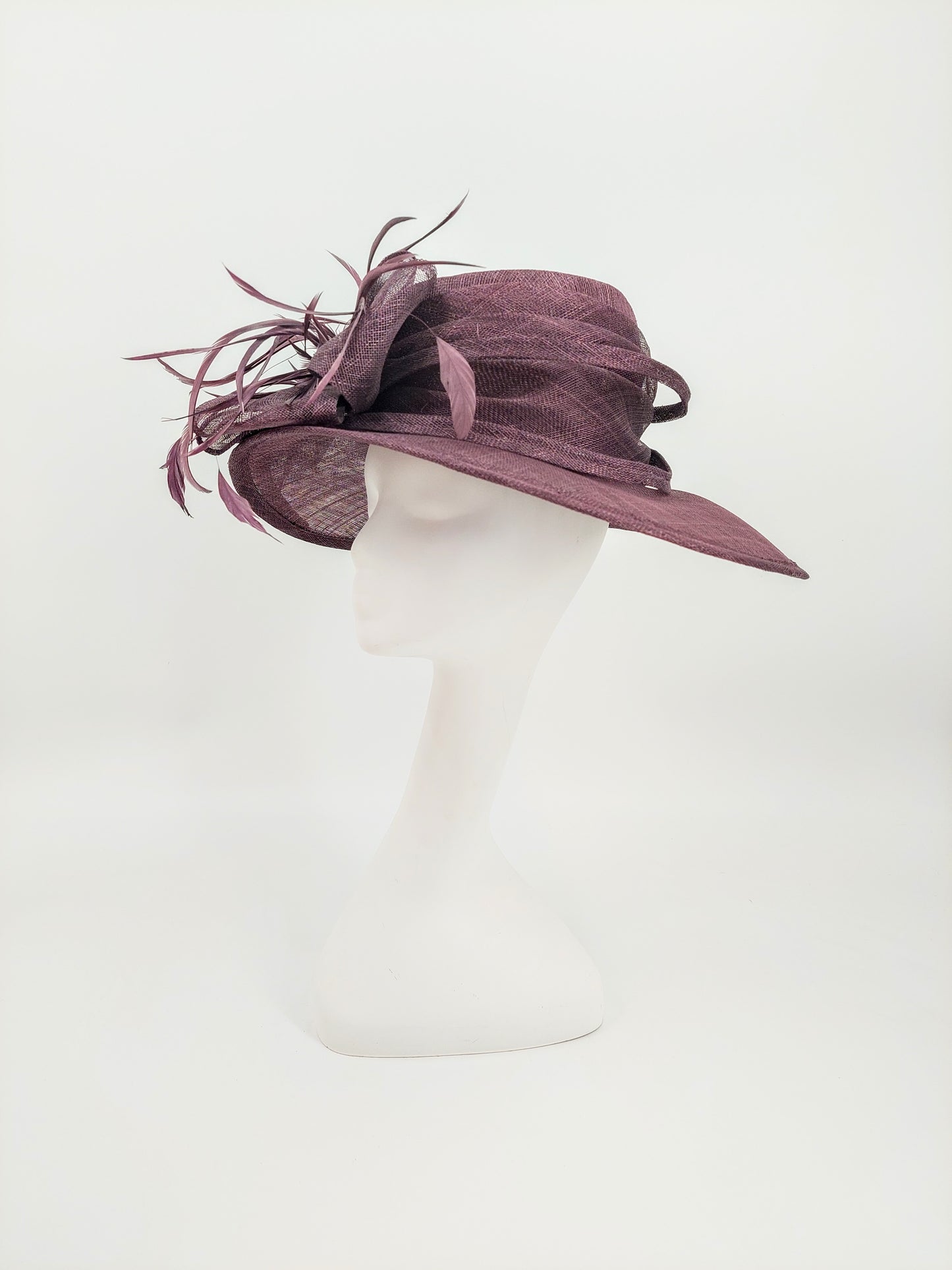 Hat Haven Millinery - Kentucky Derby Hats and Fascinators. Our headpieces are featured in the Official Kentucky Derby Style Guide. Visit our pop up shop at the Hyatt Regency Louisville during Derby week. Milliner, hat store in downtown Louisville. Handmade hats and fascinators.