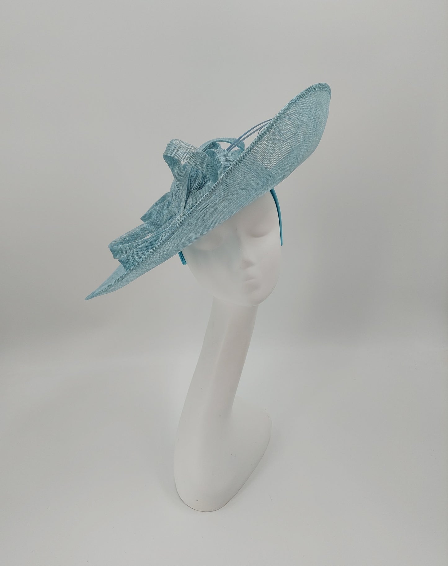 Hat Haven Millinery - An Official Milliner of the Kentucky Derby Museum. Hand made Kentucky Derby Hats & Fascinators. Visit of pop up shop at the Hyatt Regency during Derby week.
