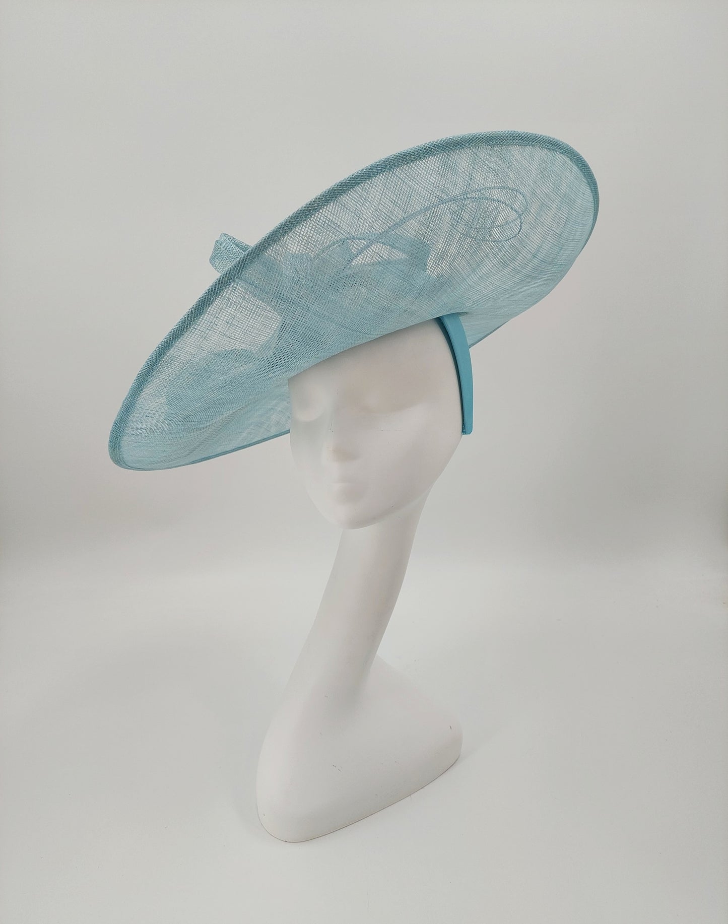 Hat Haven Millinery - An Official Milliner of the Kentucky Derby Museum. Hand made Kentucky Derby Hats & Fascinators. Visit of pop up shop at the Hyatt Regency during Derby week.