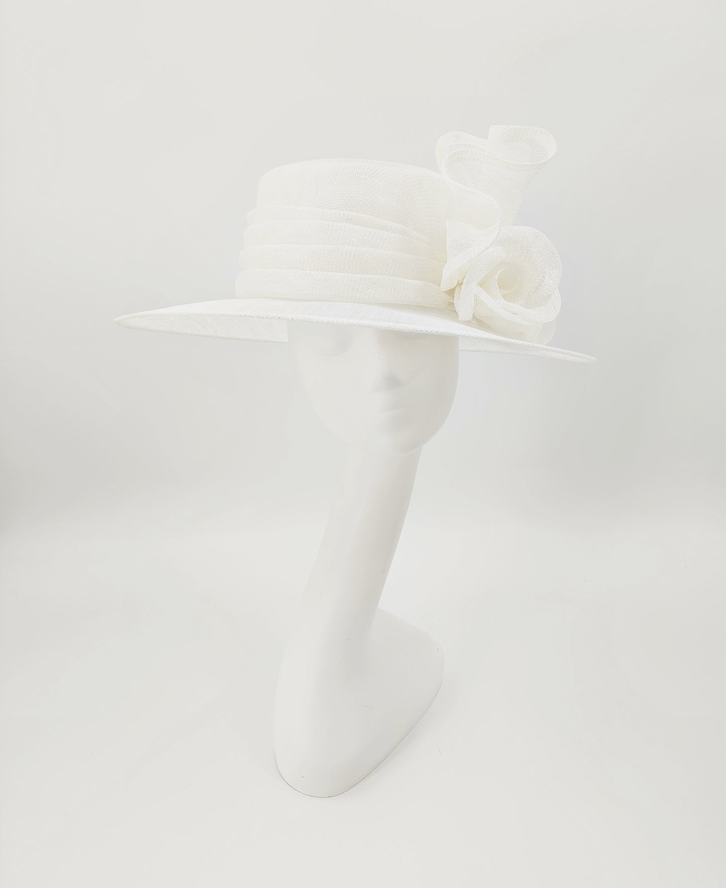 Hat Haven Millinery - An Official Milliner of the Kentucky Derby Museum. Hand made Kentucky Derby Hats & Fascinators. Visit of pop up shop at the Hyatt Regency during Derby week.