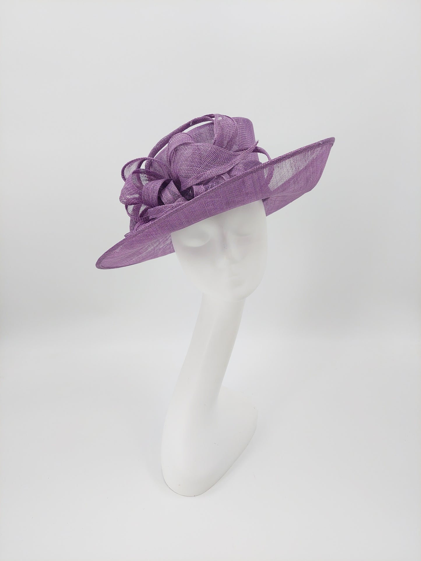 Hat Haven Millinery - An Official Milliner of the Kentucky Derby Museum. Hand made Kentucky Derby Hats & Fascinators. Visit of pop up shop at the Hyatt Regency during Derby week.