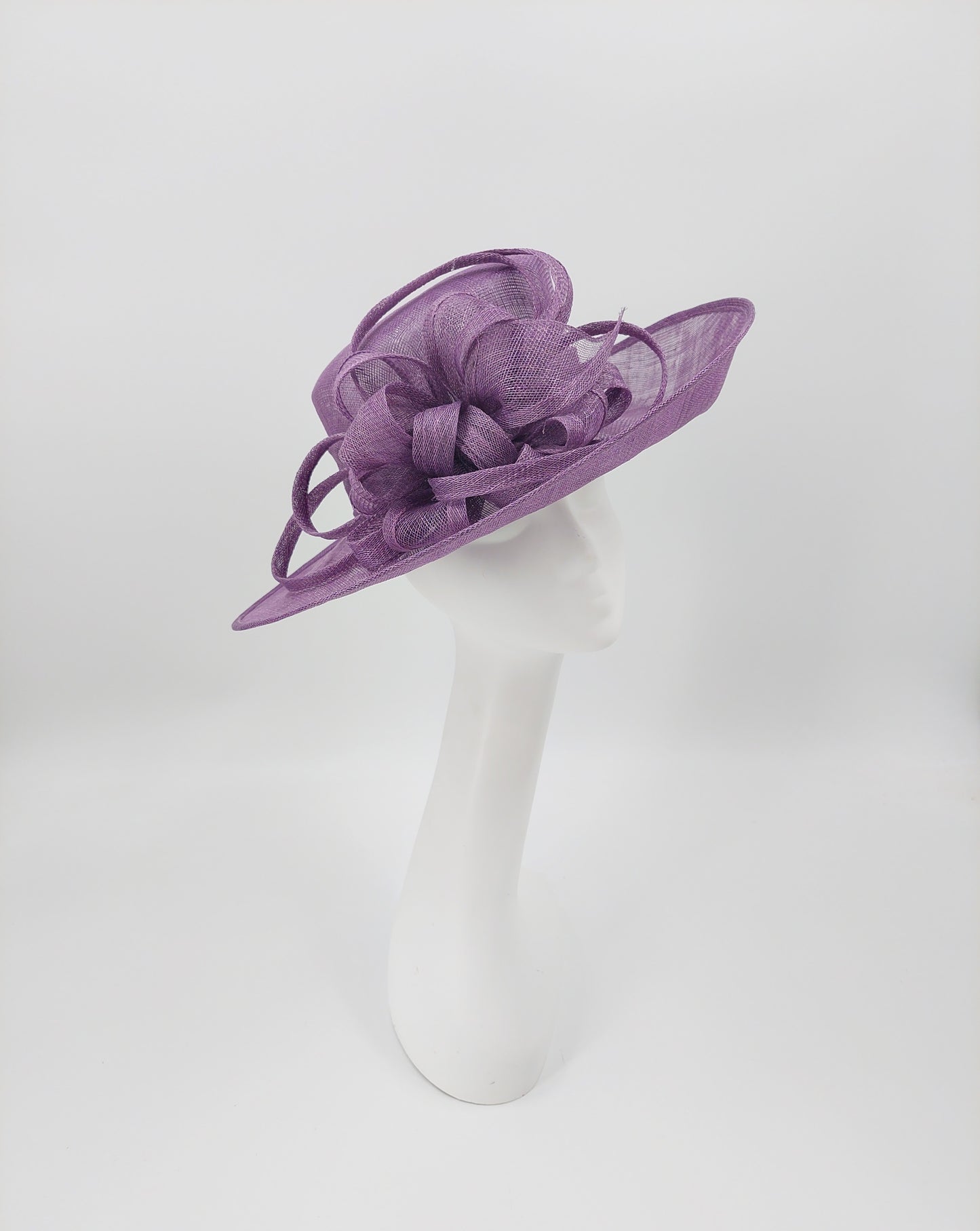 Hat Haven Millinery - An Official Milliner of the Kentucky Derby Museum. Hand made Kentucky Derby Hats & Fascinators. Visit of pop up shop at the Hyatt Regency during Derby week.