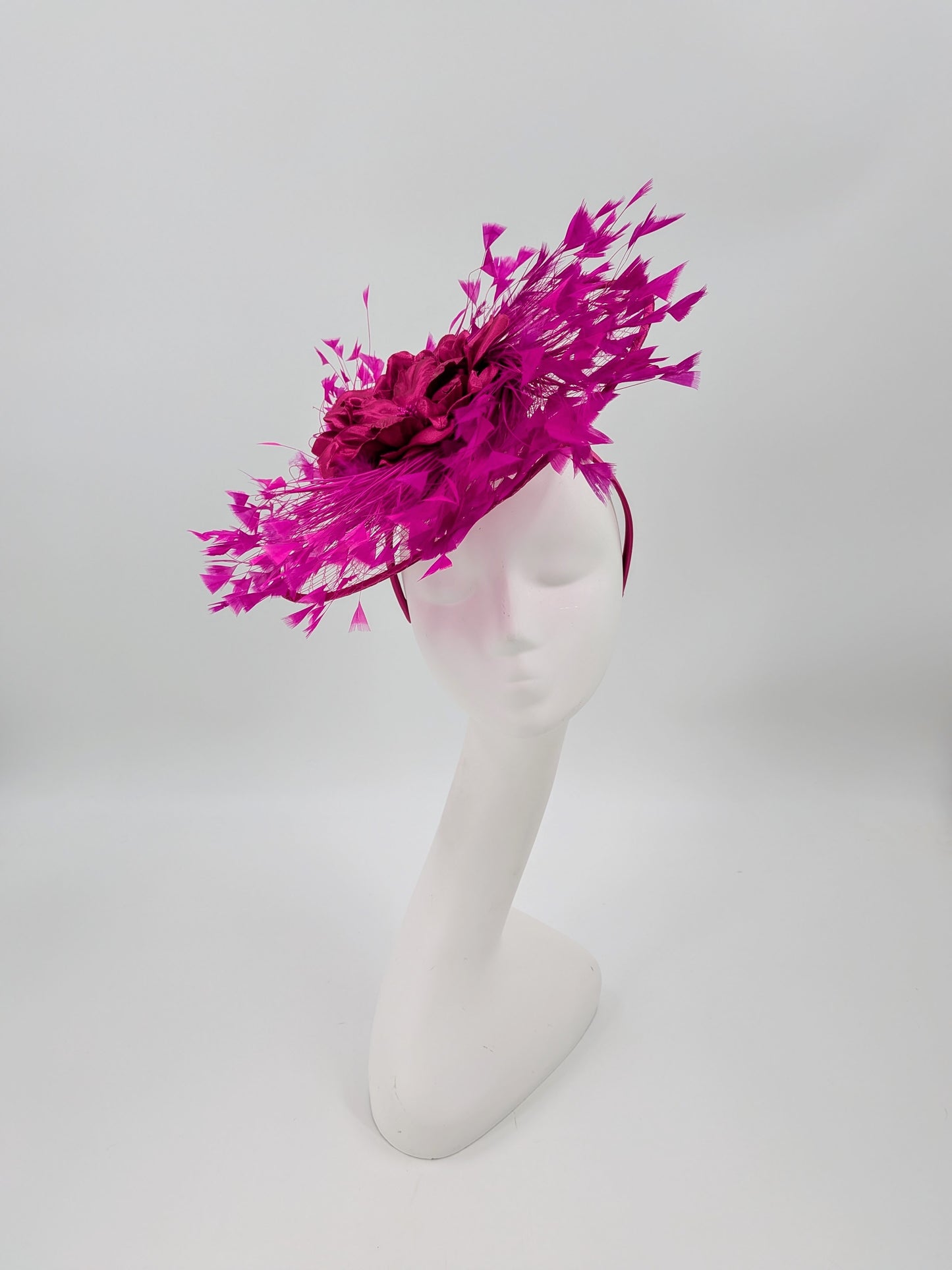 Kentucky Derby hats
Kentucky Derby fascinators
Derby hats Louisville
Louisville Derby hats
Derby headpieces
Kentucky Derby fashion 2026
Derby outfit hats
Churchill Downs hats
race day hats
Derby style hats