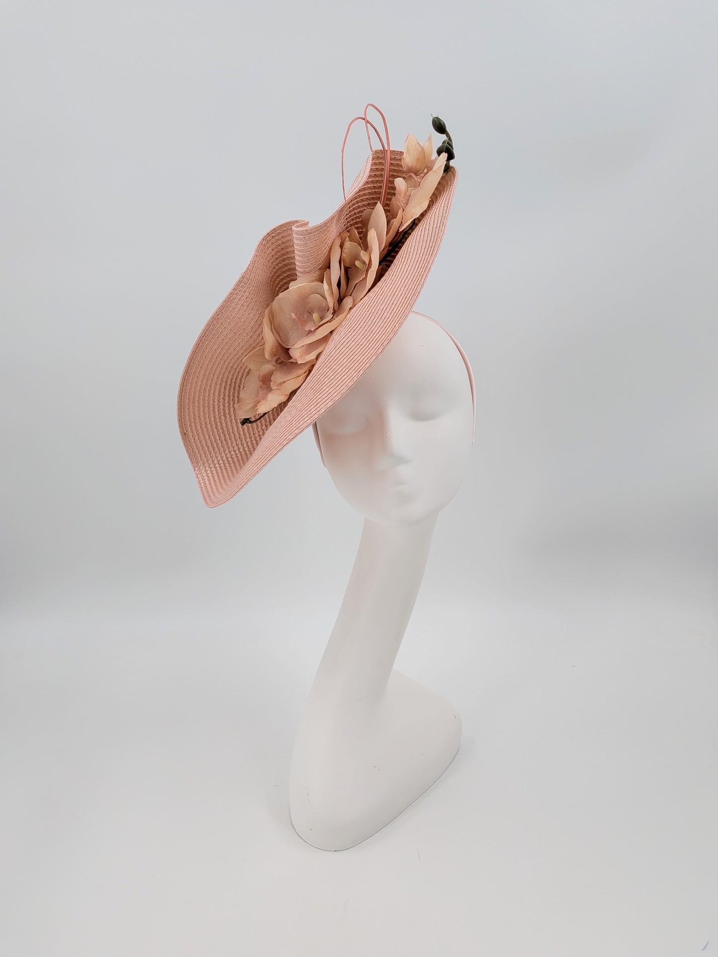 Kentucky Derby hats
Kentucky Derby fascinators
Derby hats Louisville
Louisville Derby hats
Derby headpieces
Kentucky Derby fashion 2026
Derby outfit hats
Churchill Downs hats
race day hats
Derby style hats