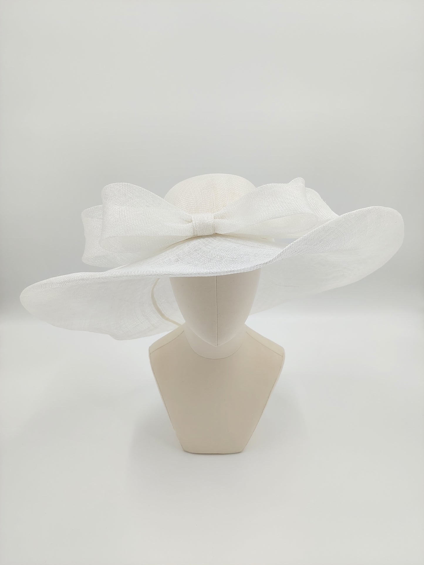 Hat Haven Millinery hat store in Louisville Kentucky, custom hat maker, miller, ladies dress hats, wedding hats, Kentucky Derby hats, fascinators, hatinators, men's hats, hat bands, Ascot hats, fashion on the field, race day hats.