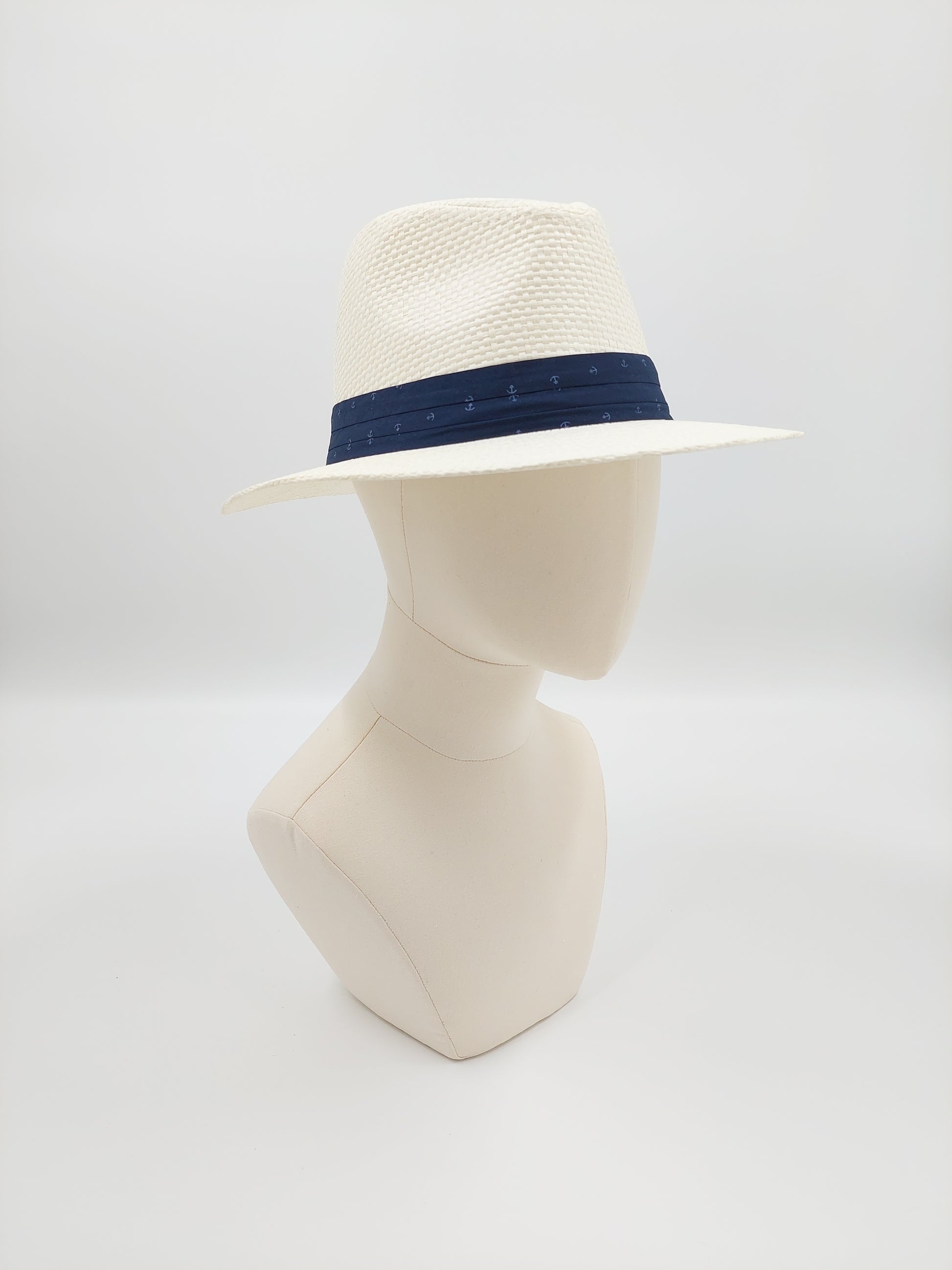 Hat Haven Millinery hat store in Louisville Kentucky, custom hat maker, miller, ladies dress hats, wedding hats, Kentucky Derby hats, fascinators, hatinators, men's hats, hat bands, Ascot hats, fashion on the field, race day hats.