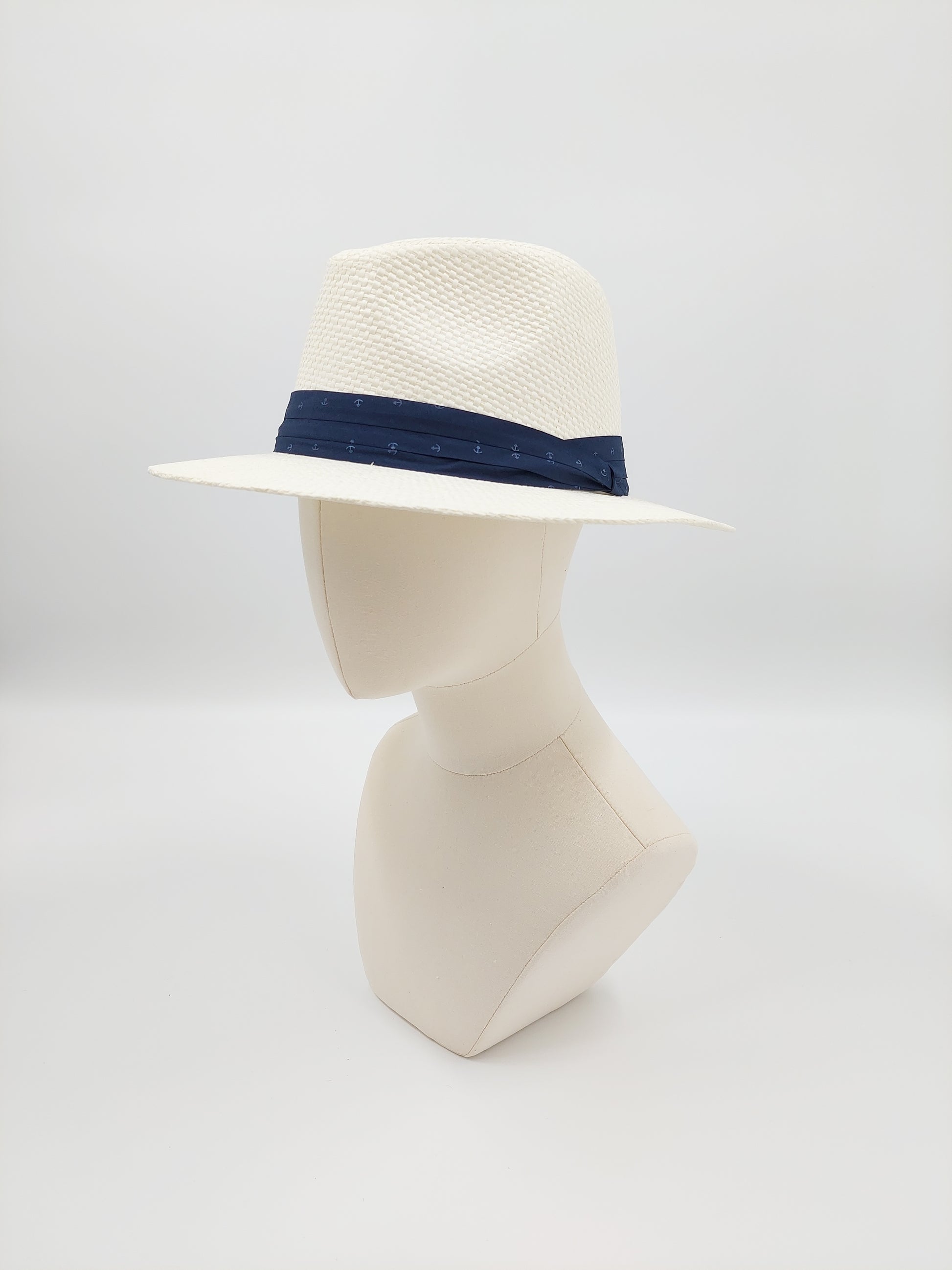 Hat Haven Millinery hat store in Louisville Kentucky, custom hat maker, miller, ladies dress hats, wedding hats, Kentucky Derby hats, fascinators, hatinators, men's hats, hat bands, Ascot hats, fashion on the field, race day hats.
