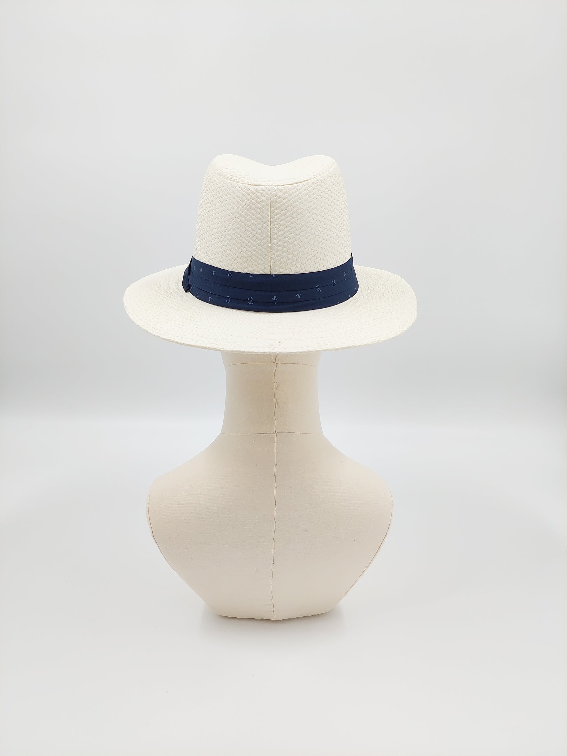 Hat Haven Millinery hat store in Louisville Kentucky, custom hat maker, miller, ladies dress hats, wedding hats, Kentucky Derby hats, fascinators, hatinators, men's hats, hat bands, Ascot hats, fashion on the field, race day hats.
