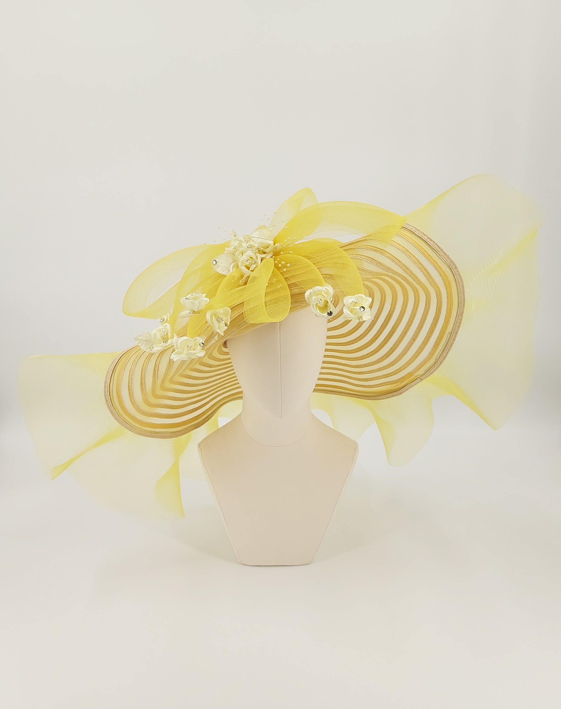 Hat Haven Millinery hat store in Louisville Kentucky, custom hat maker, miller, ladies dress hats, wedding hats, Kentucky Derby hats, fascinators, hatinators, men's hats, hat bands, Ascot hats, fashion on the field, race day hats.