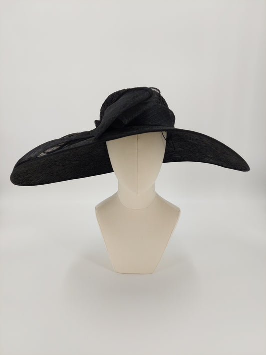 Hat Haven Millinery hat store in Louisville Kentucky, custom hat maker, miller, ladies dress hats, wedding hats, Kentucky Derby hats, fascinators, hatinators, men's hats, hat bands, Ascot hats, fashion on the field, race day hats.