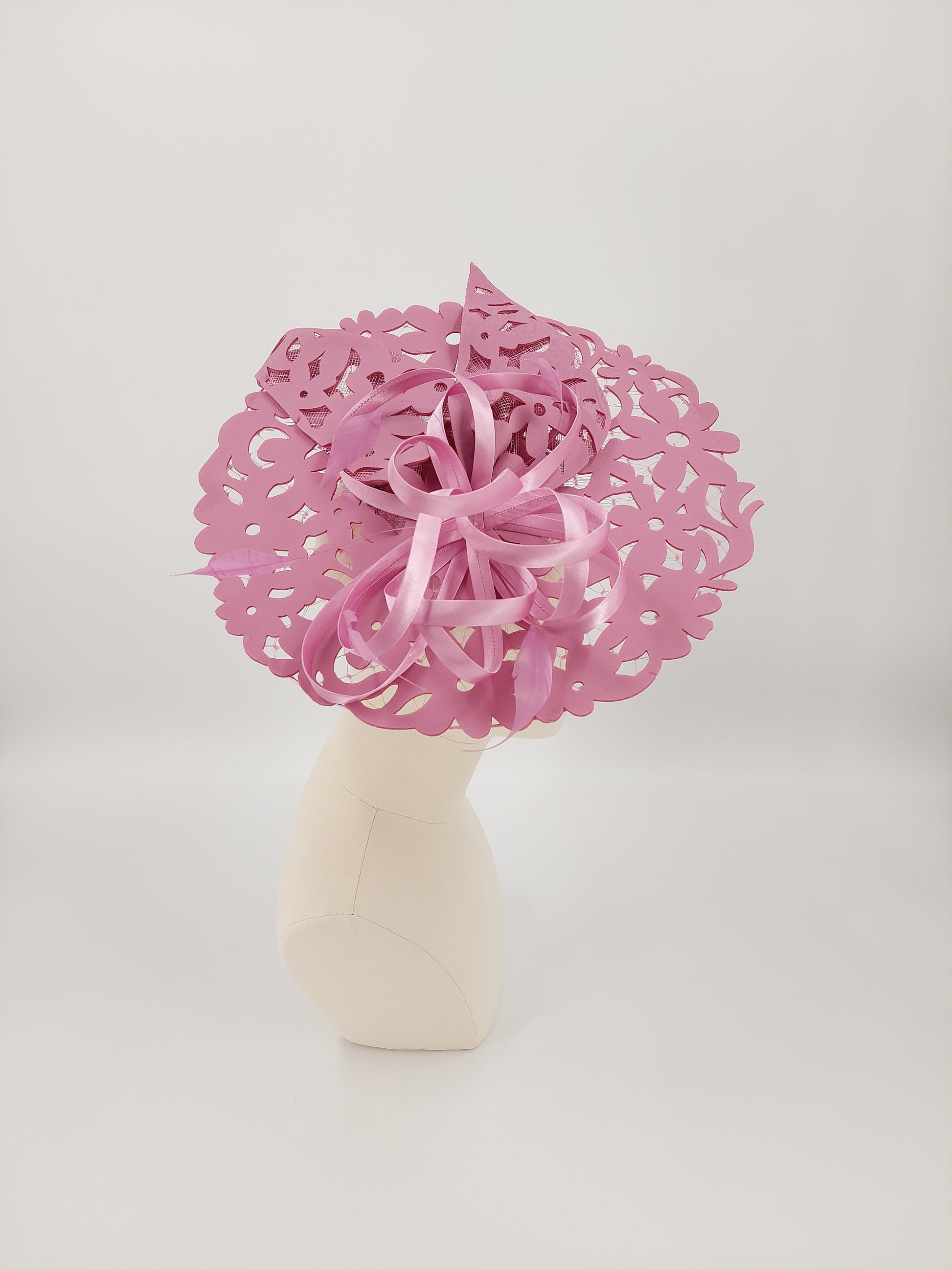 Hat Haven Millinery hat store in Louisville Kentucky, custom hat maker, miller, ladies dress hats, wedding hats, Kentucky Derby hats, fascinators, hatinators, men's hats, hat bands, Ascot hats, fashion on the field, race day hats.