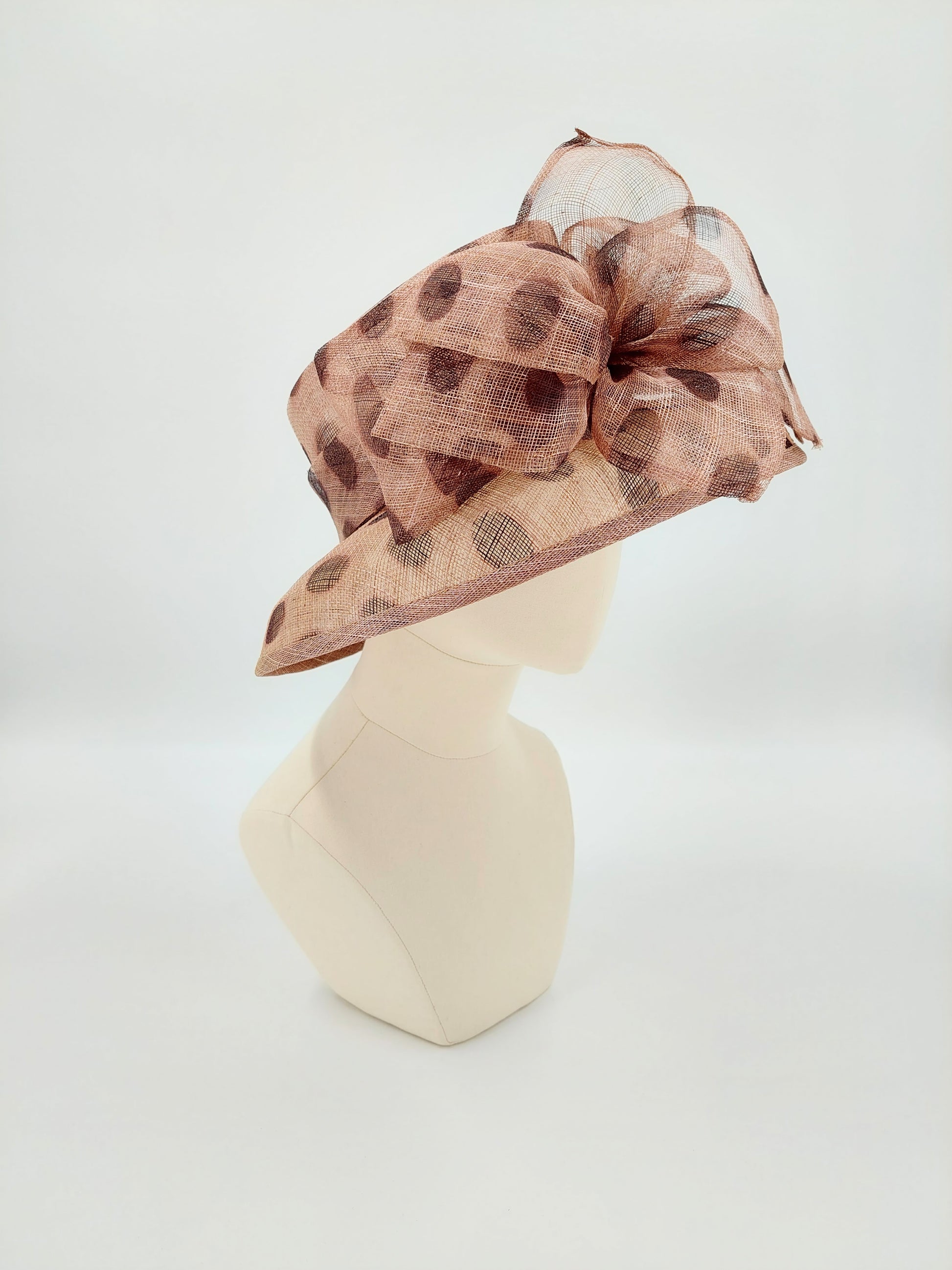Hat Haven Millinery hat store in Louisville Kentucky, custom hat maker, miller, ladies dress hats, wedding hats, Kentucky Derby hats, fascinators, hatinators, men's hats, hat bands, Ascot hats, fashion on the field, race day hats.