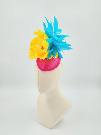 Hat Haven Millinery hat store in Louisville Kentucky, custom hat maker, miller, ladies dress hats, wedding hats, Kentucky Derby hats, fascinators, hatinators, men's hats, hat bands, Ascot hats, fashion on the field, race day hats.
