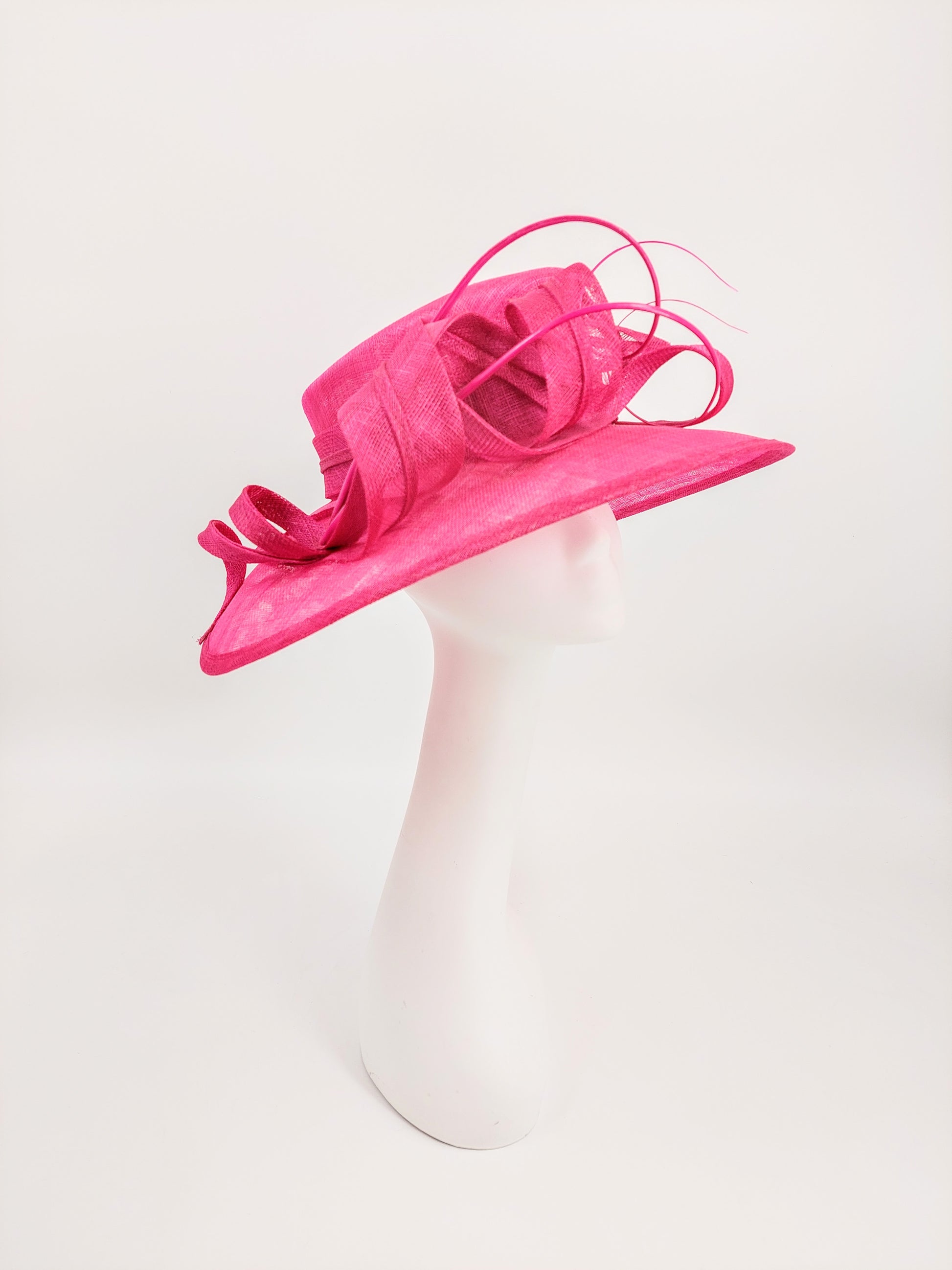 Hat Haven Millinery - Kentucky Derby Hats and Fascinators. Our headpieces are featured in the Official Kentucky Derby Style Guide. Visit our pop up shop at the Hyatt Regency Louisville during Derby week. Milliner, hat store in downtown Louisville. Handmade hats and fascinators.