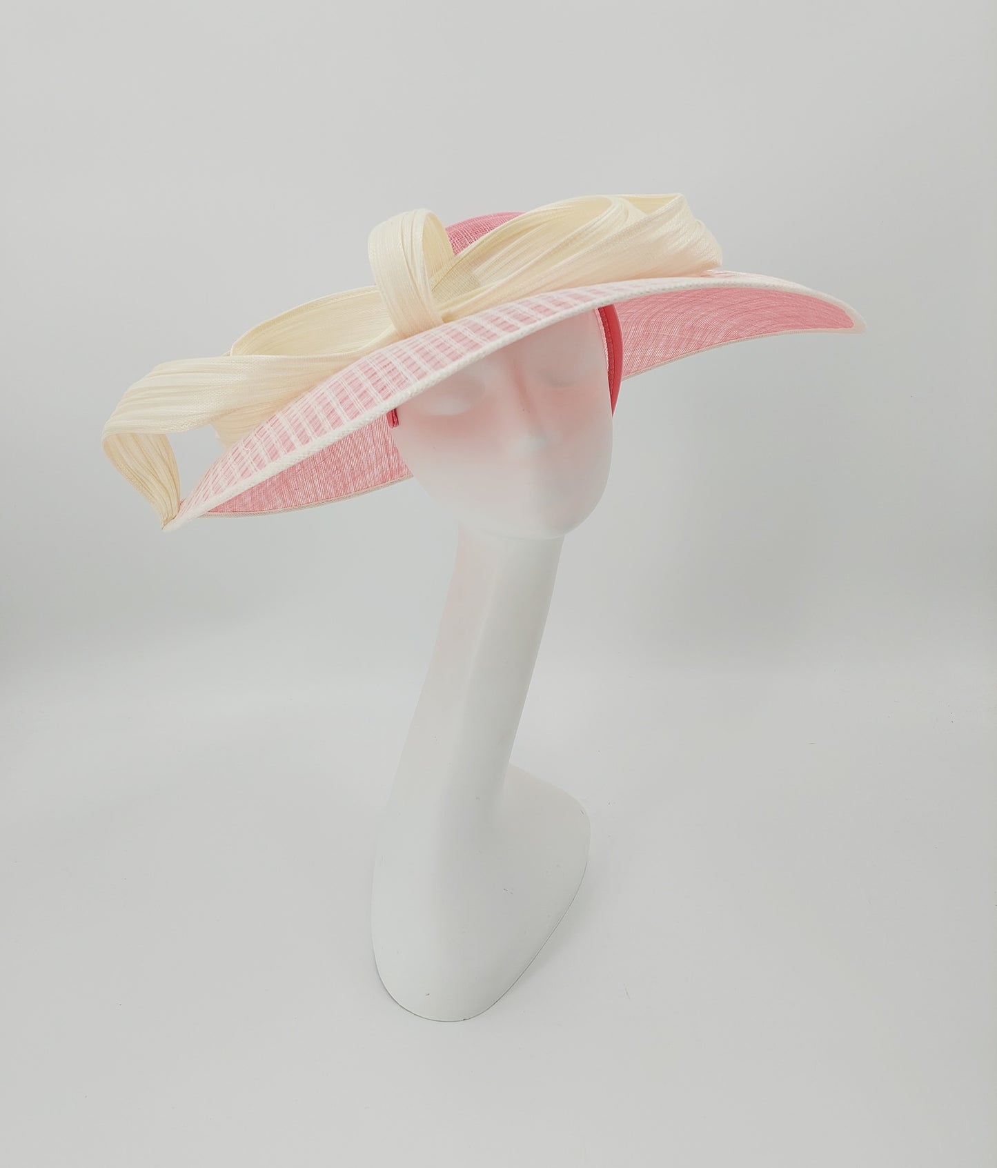 Hat Haven Millinery - An Official Milliner of the Kentucky Derby Museum. Hand made Kentucky Derby Hats & Fascinators. Visit of  pop up shop at the Hyatt Regency during Derby week.
