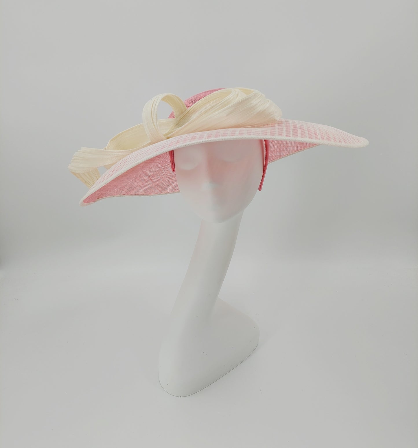Hat Haven Millinery - An Official Milliner of the Kentucky Derby Museum. Hand made Kentucky Derby Hats & Fascinators. Visit of  pop up shop at the Hyatt Regency during Derby week.