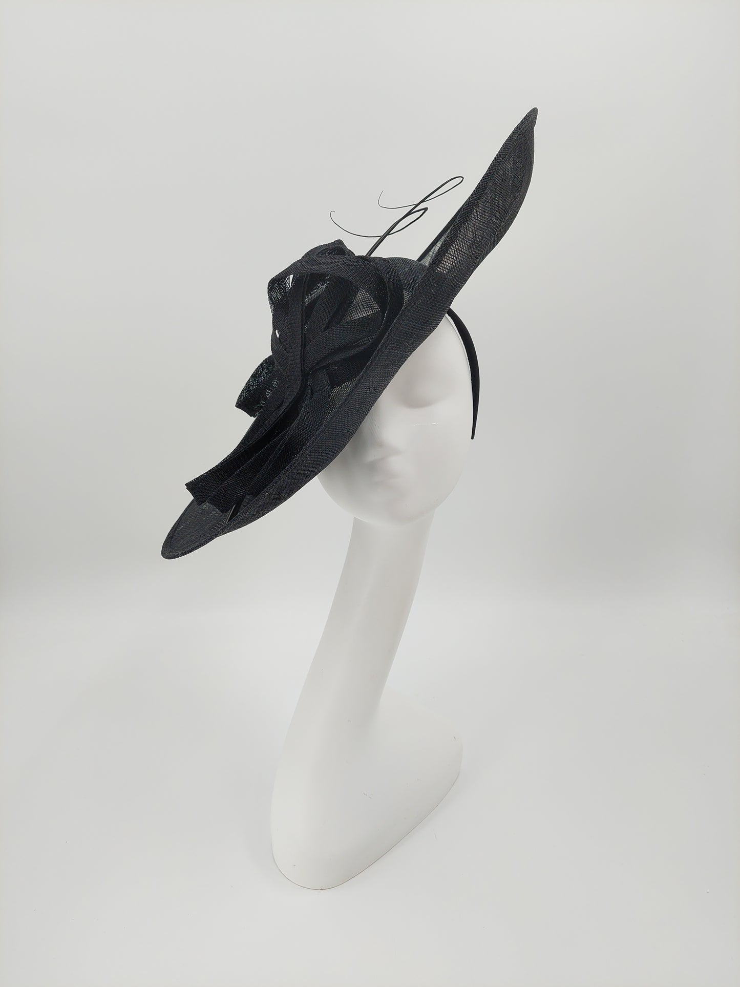 Hat Haven Millinery - An Official Milliner of the Kentucky Derby Museum. Hand made Kentucky Derby Hats & Fascinators. Visit of  pop up shop at the Hyatt Regency during Derby week.