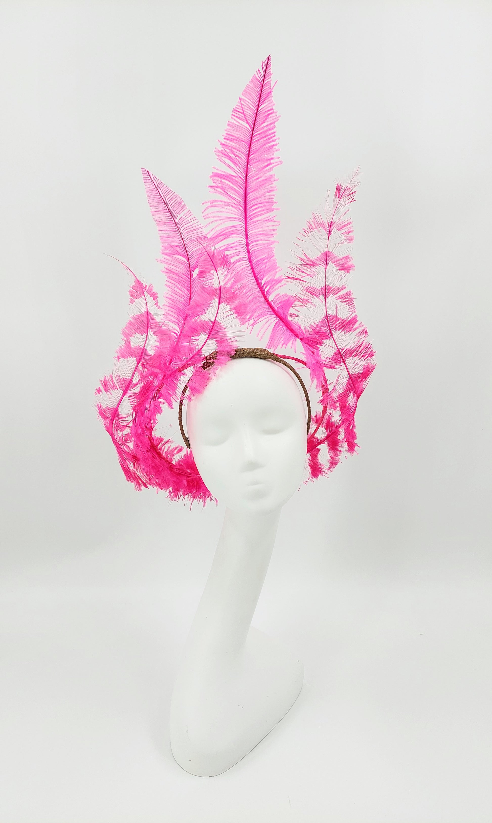 Find bold Kentucky Derby hats and custom millinery at Hat Haven Millinery, featuring handcrafted, luxury headwear for race day events.
