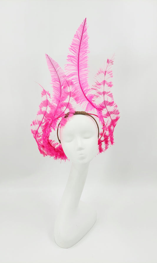 Find bold Kentucky Derby hats and custom millinery at Hat Haven Millinery, featuring handcrafted, luxury headwear for race day events.
