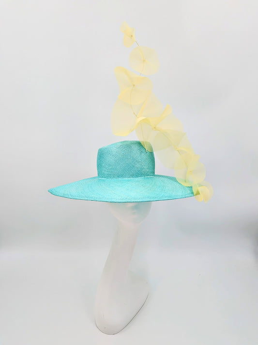 Find women’s Kentucky Derby hats at Hat Haven Millinery, specializing in custom Derby hats, artisan millinery, and luxury race-day headwear.
