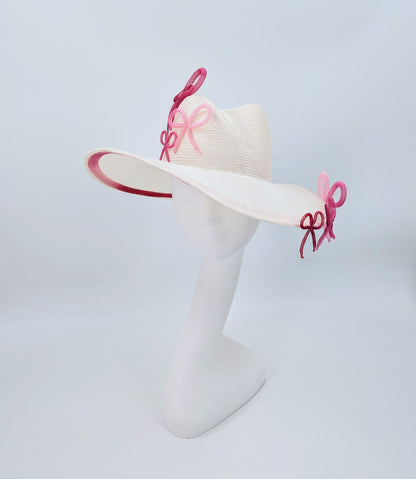 Kentucky Derby hat

Derby glam hat

Women’s Derby hat

Derby day headwear

Luxury Derby hat

Designer Derby hat