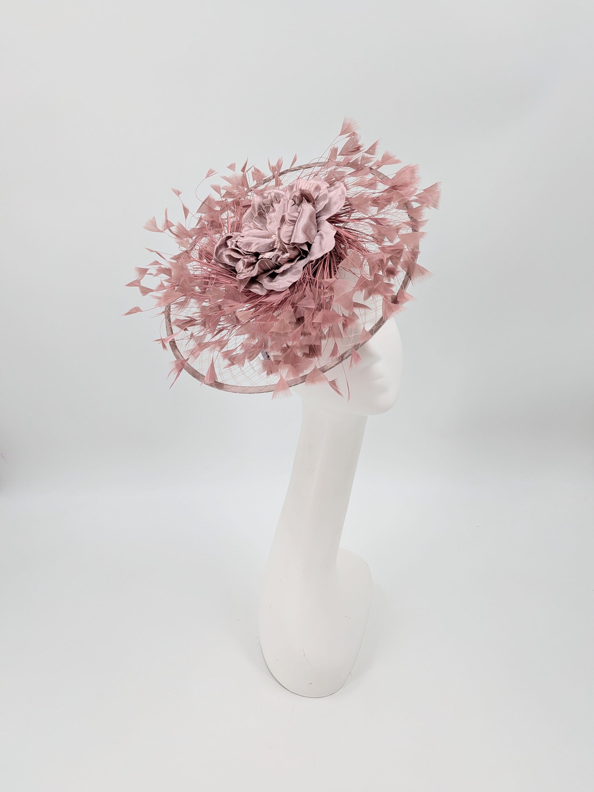 Kentucky Derby hats
Kentucky Derby fascinators
Derby hats Louisville
Louisville Derby hats
Derby headpieces
Kentucky Derby fashion 2026
Derby outfit hats
Churchill Downs hats
race day hats
Derby style hats