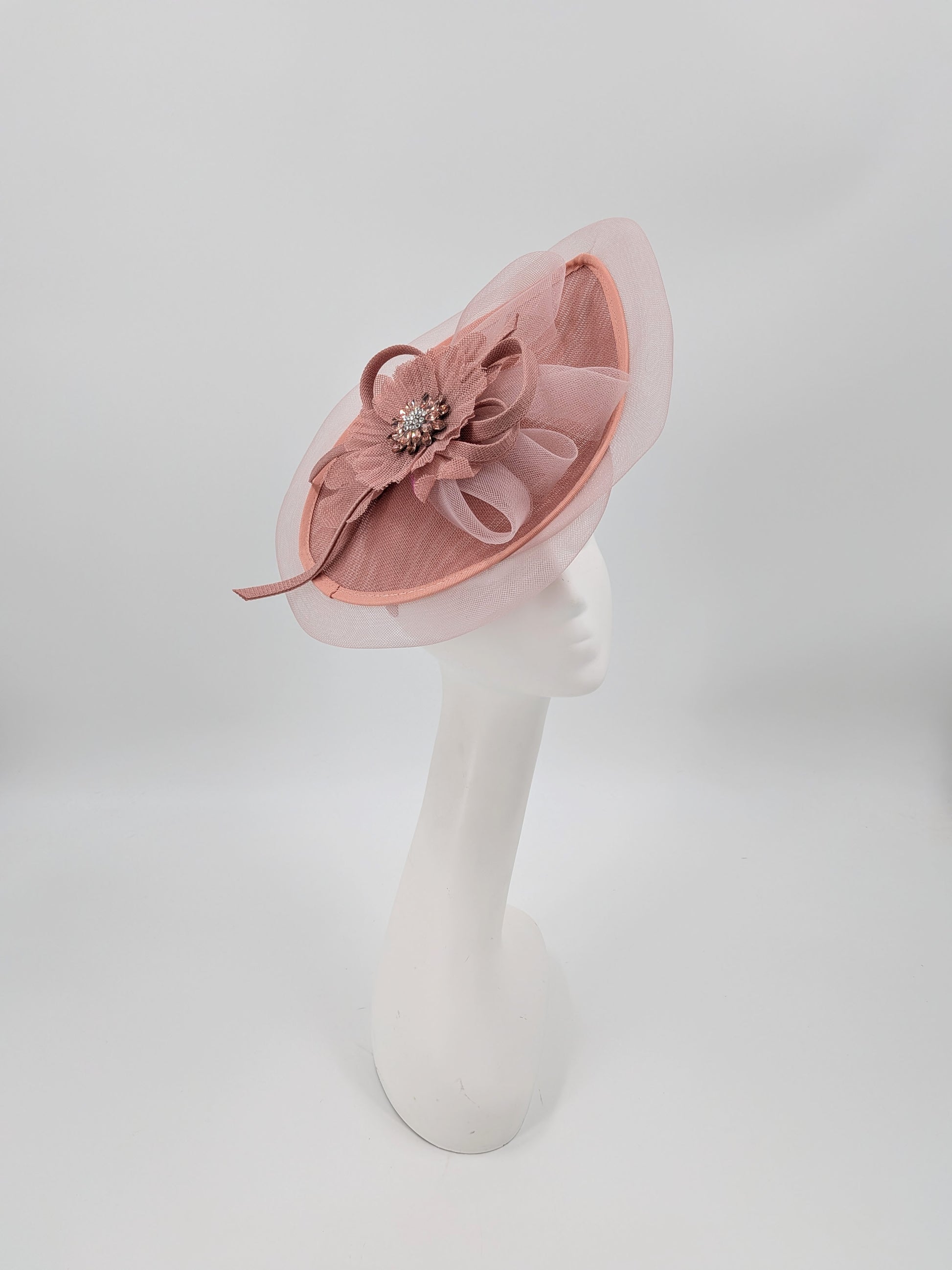 Kentucky Derby hats
Kentucky Derby fascinators
Derby hats Louisville
Louisville Derby hats
Derby headpieces
Kentucky Derby fashion 2026
Derby outfit hats
Churchill Downs hats
race day hats
Derby style hats