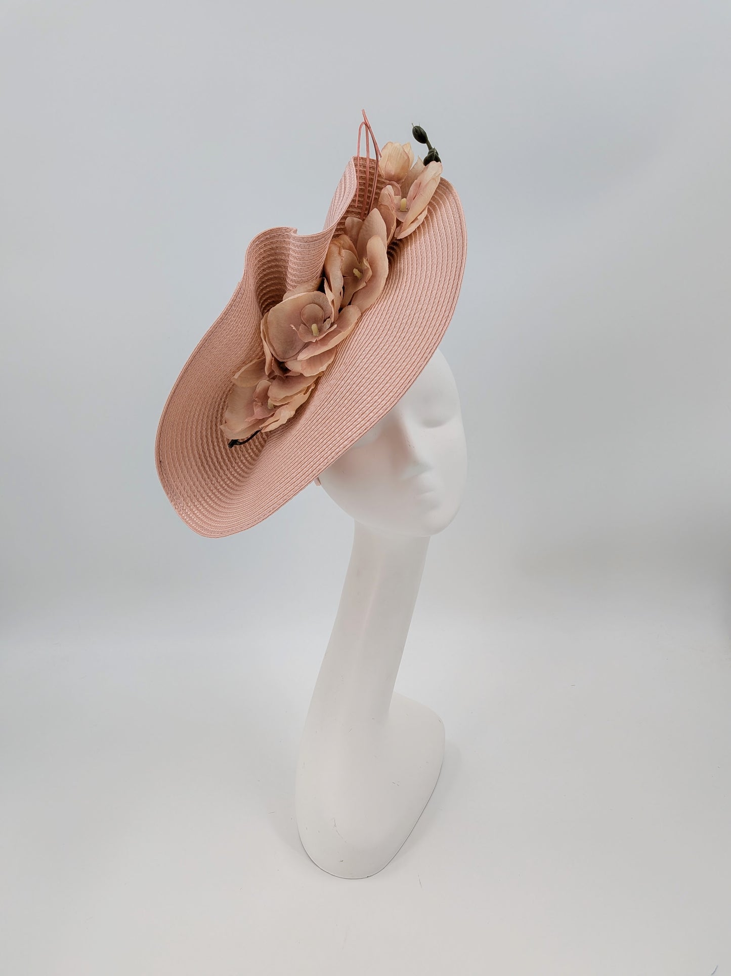 Kentucky Derby hats
Kentucky Derby fascinators
Derby hats Louisville
Louisville Derby hats
Derby headpieces
Kentucky Derby fashion 2026
Derby outfit hats
Churchill Downs hats
race day hats
Derby style hats